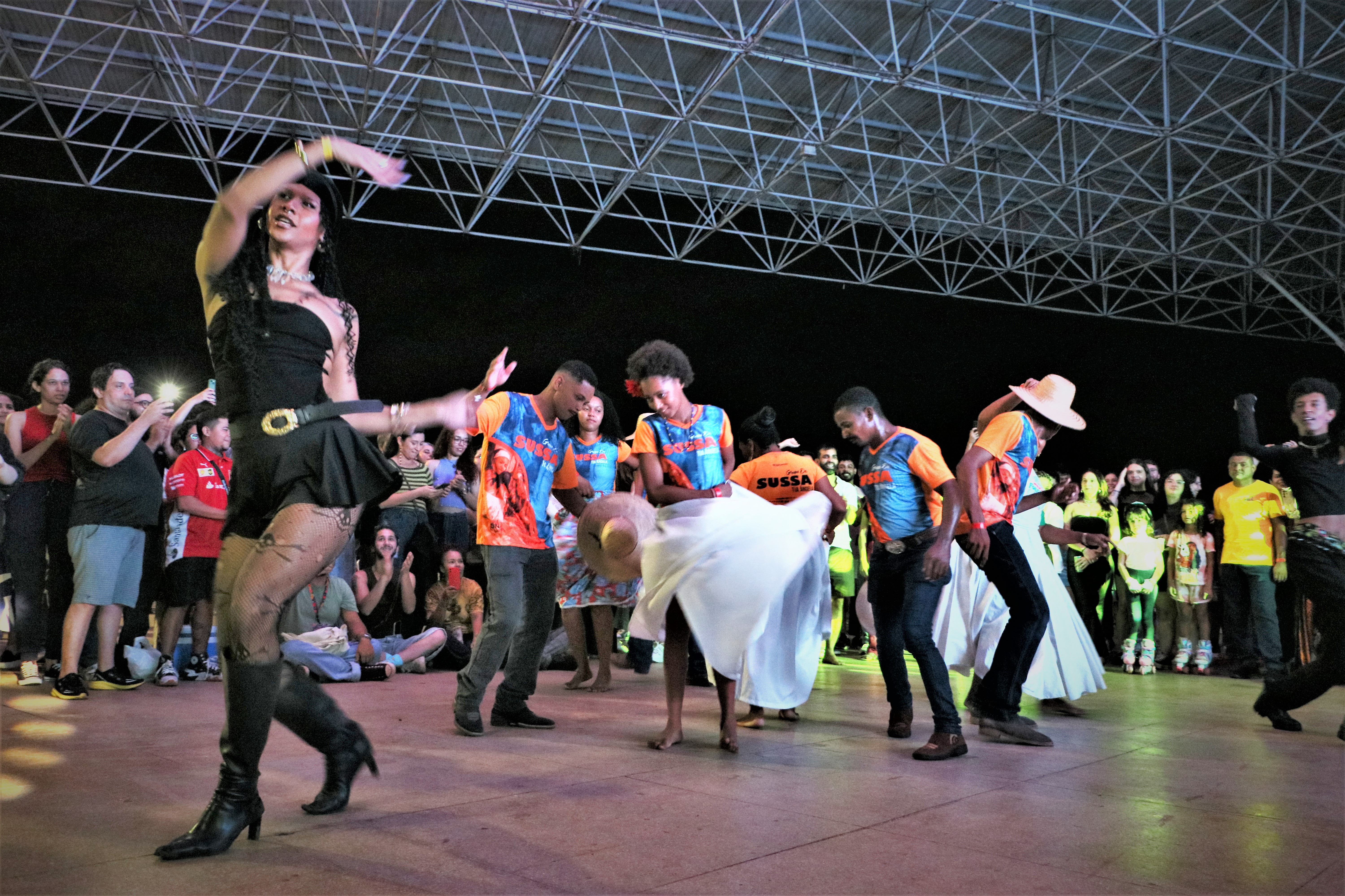 Ao longo da programação, mais de 1.500 pessoas passaram pelo local, celebrando a potência da cultura popular em diálogo com a cena urbana contemporânea