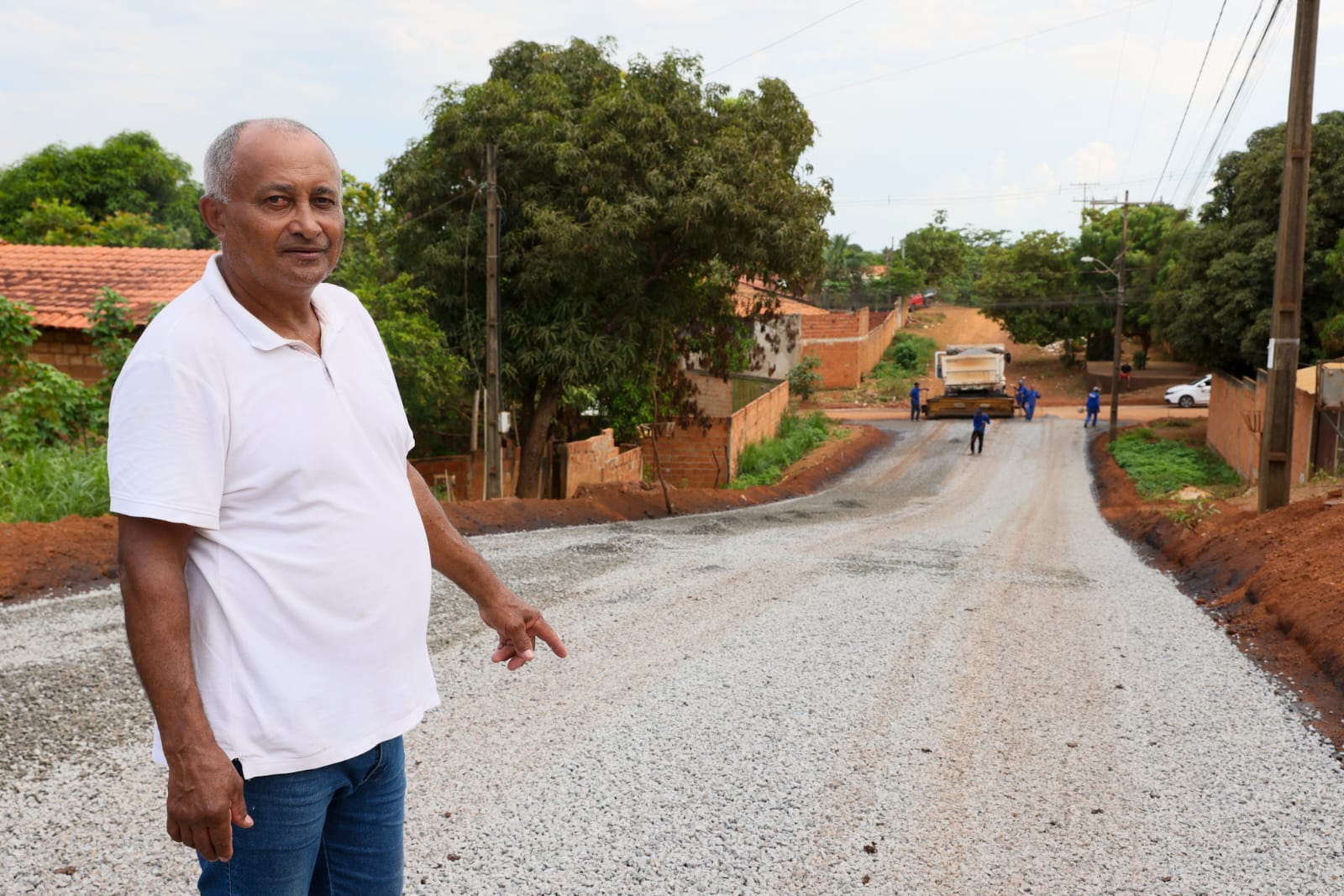 Moradores do Jardim Aureny III comemoram obras de pavimentação na região da Baixada