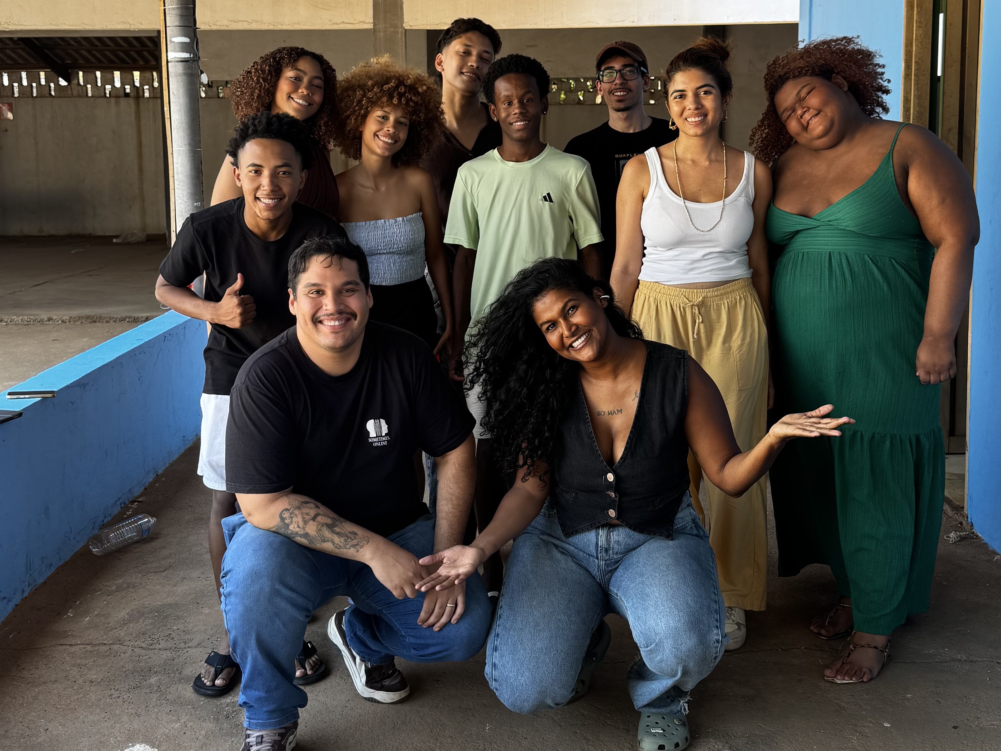 Os idealizadores do Toca Criativa, Hyvanna Corrêa e Ramon Dias (agachados), realizaram oficina com jovens selecionados da região sul de Palmas na primeira etapa do Toca Criativa, realizada no Aureny I - Foto: Juh Albuquerque