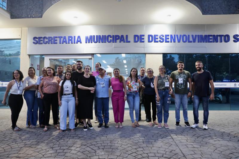 Cinthia Ribeiro vota em eleição de conselheiros tutelares e deseja sucesso aos eleitos