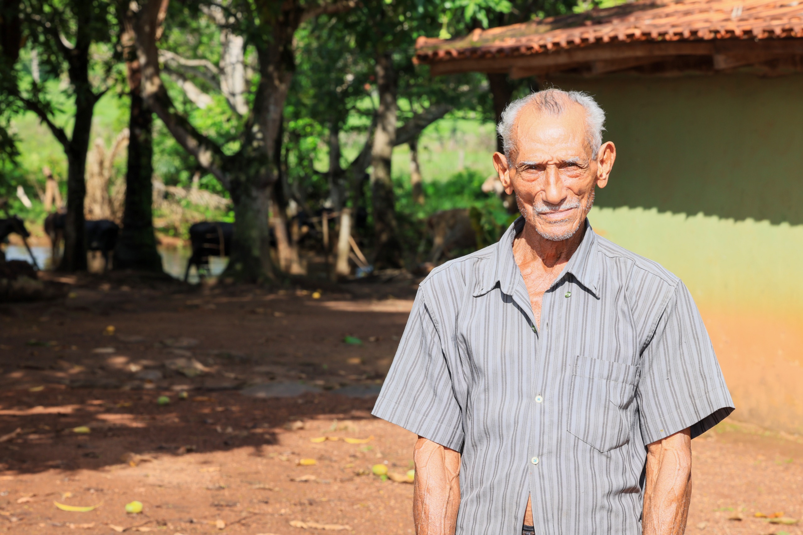 Geraldo produtor do Assentamento São João I celebra a chegada da gradagem em sua terra e destaca apoio ao pequeno agricultor