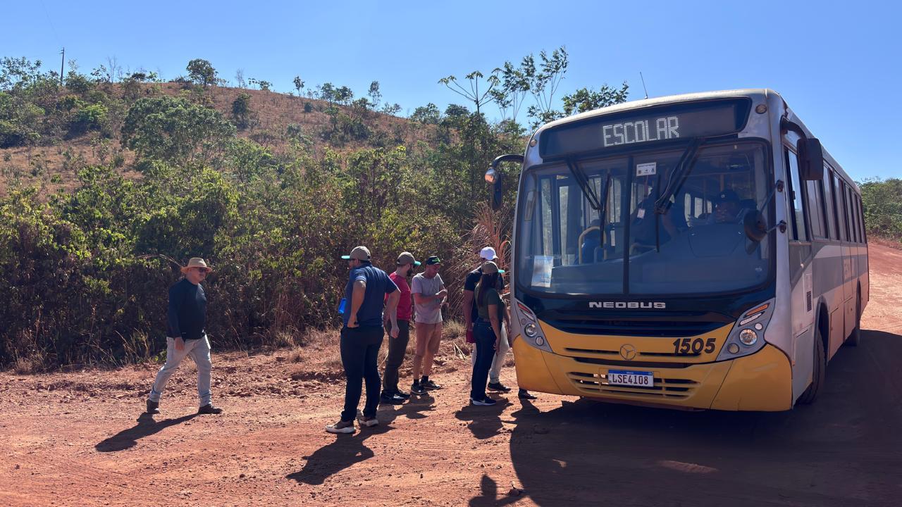 Equipe de escola da zona rural de Palmas realiza visitas aos pais de alunos para fortalecer laços com as famílias