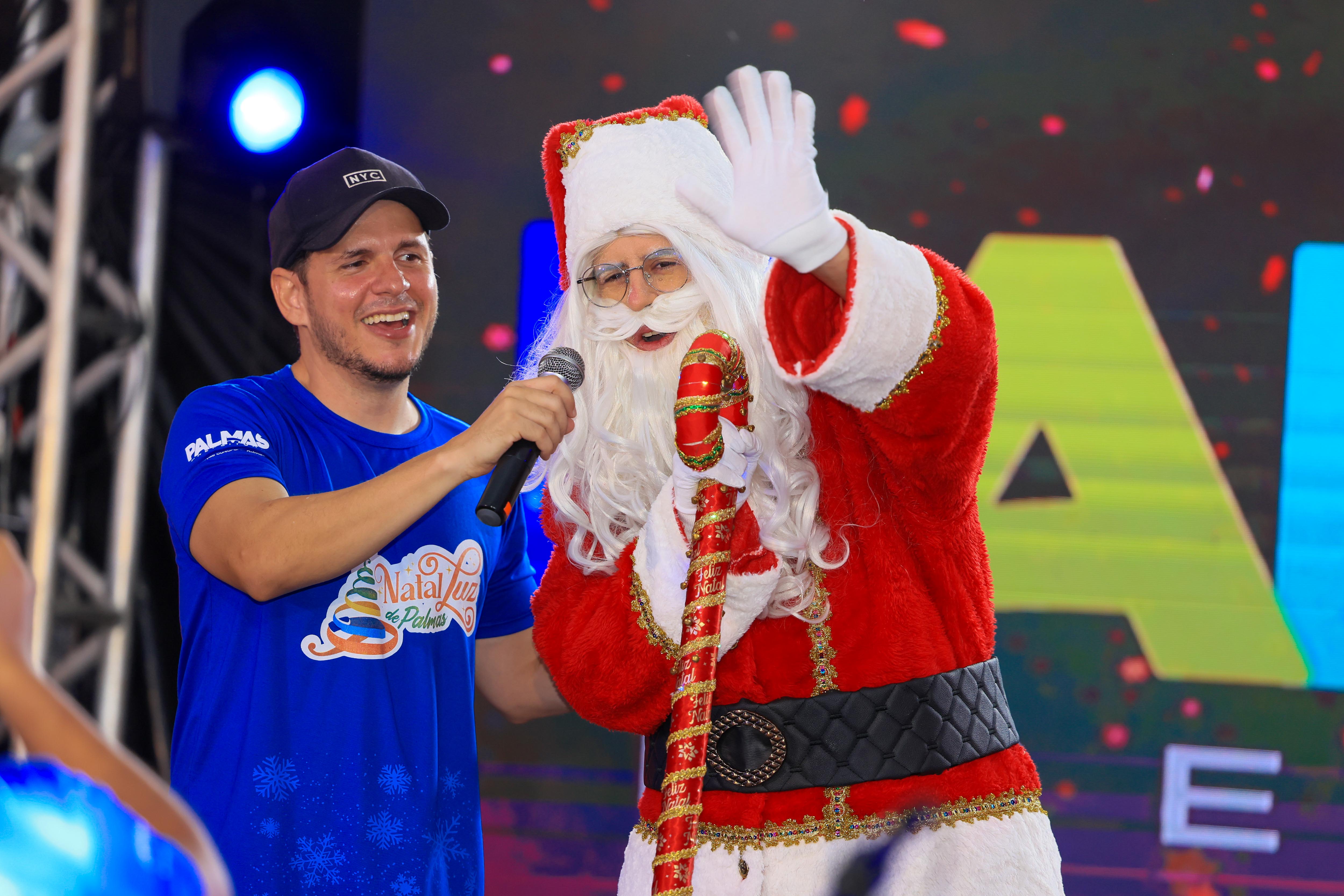 O público acompanhou a apresentação de um conto de Natal