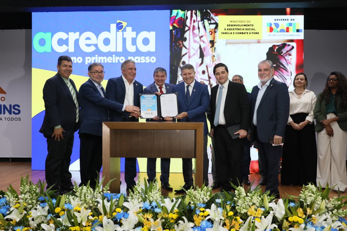 Prefeito Eduardo Siqueira, governador Laurez Moreira, ministro Wellington Dias e demais autoridades