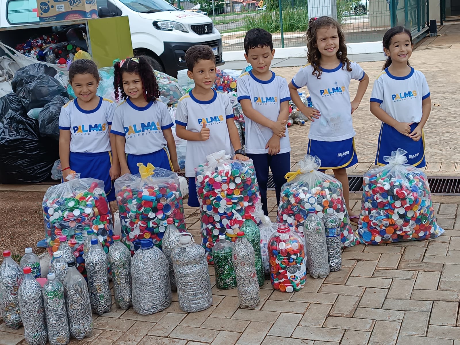 Ação solidária faz parte do projeto “Curiosos pelo Cerrado Tocantinense: flora e fauna” realizado pelas turmas do I Período (02 e 04)