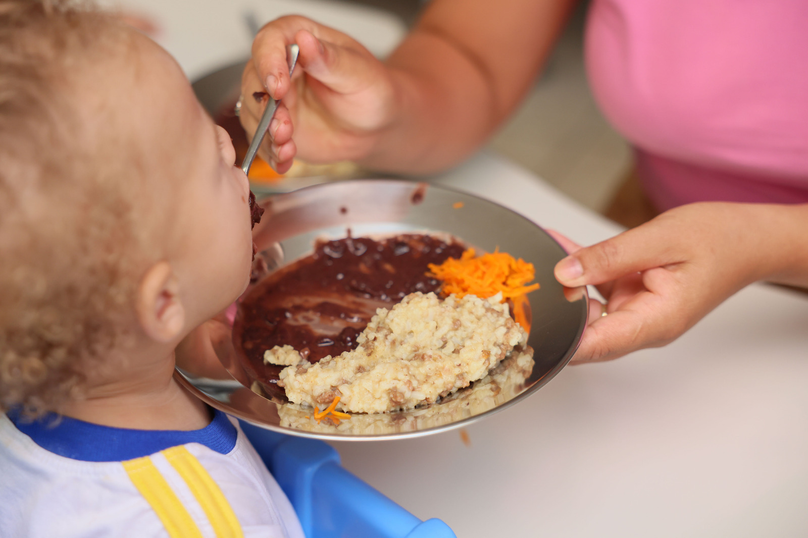 Estudantes desde a creche de zero a seis anos até a Educação de Jovens e Adultos (EJA) são atendidos com alimentação escolar adequada - Foto - Crédito: Júnior Suzuki