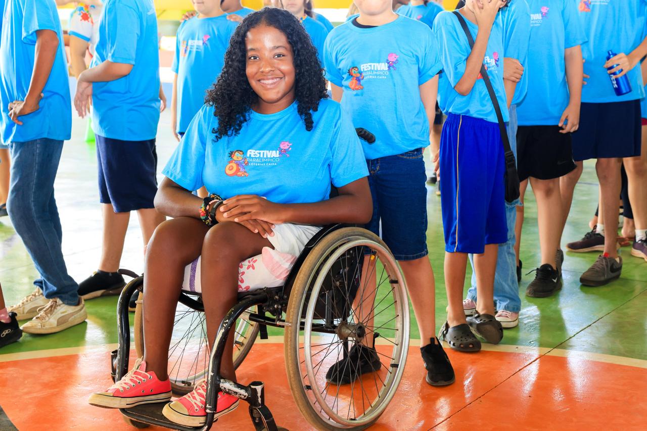 Nadadora paralímpica e estudante do 9º ano da Escola Henrique Talone, Maria Flavia Fernanda Silva