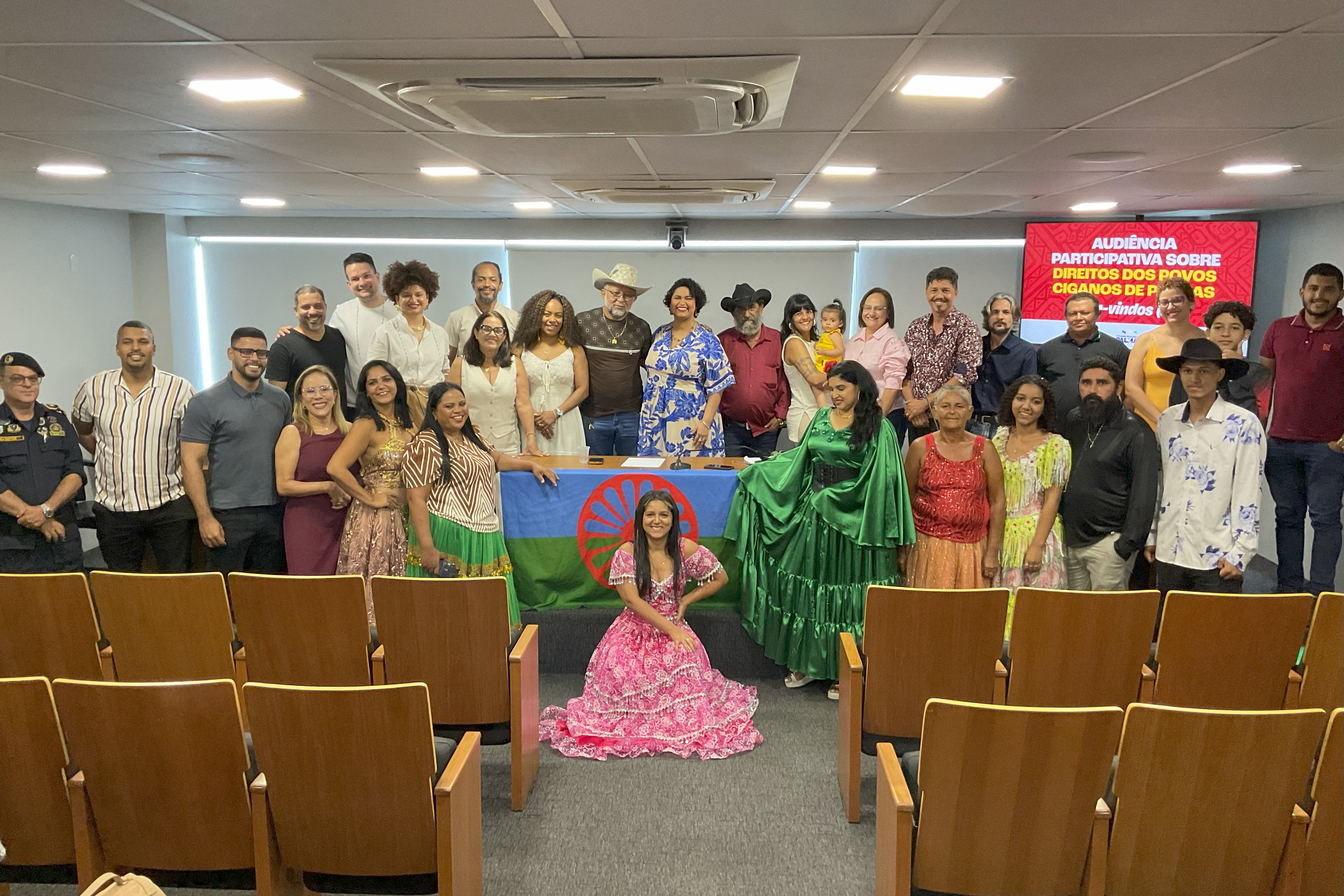 Encontro reuniu representantes da sociedade civil, lideranças comunitárias, pesquisadores, parlamentares e gestores públicos para discutir políticas voltadas à população cigana
