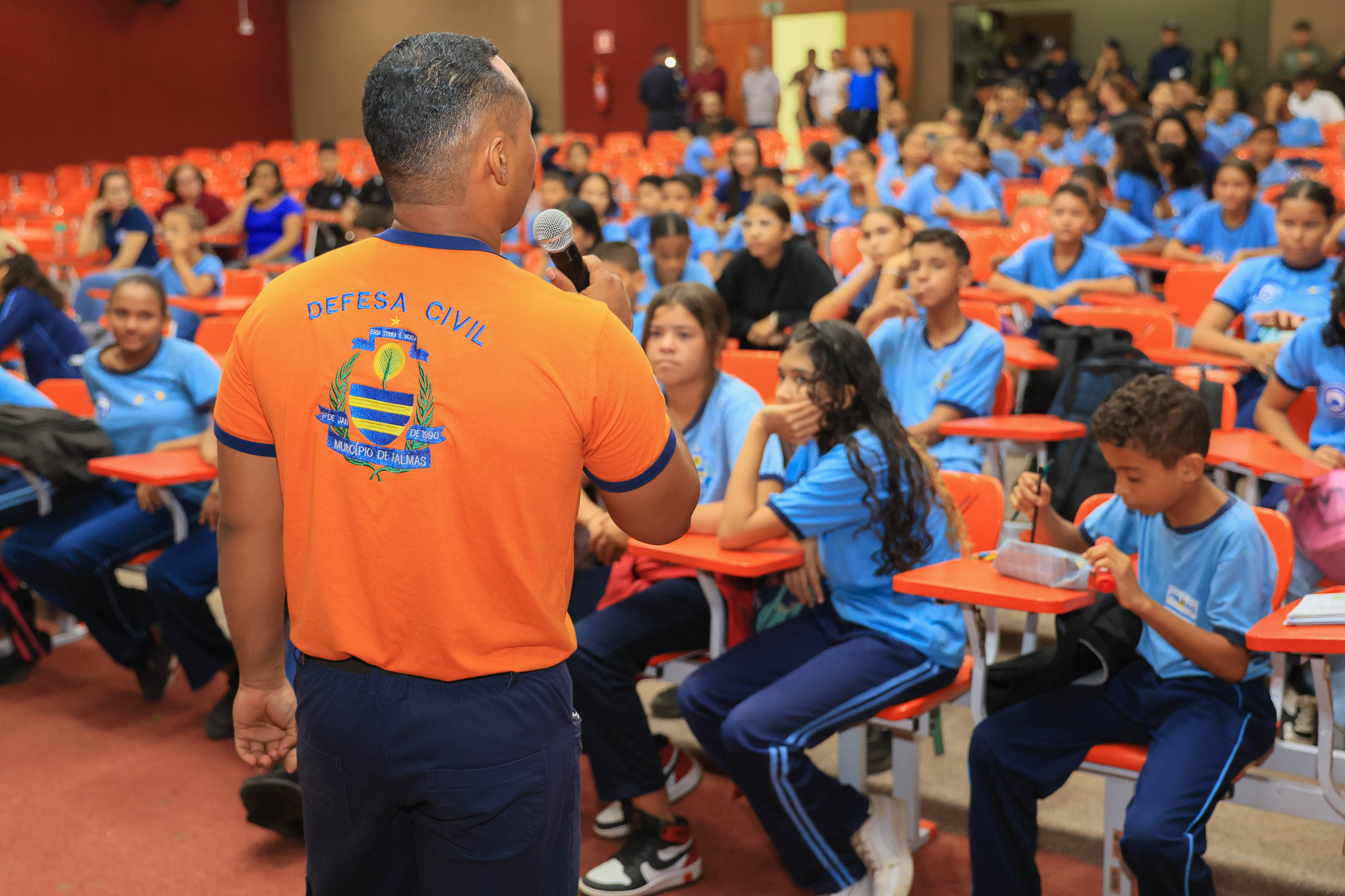 Alunos assistiram atentos palestras e oficinas ministradas por agentes da GMP e Defesa Civil