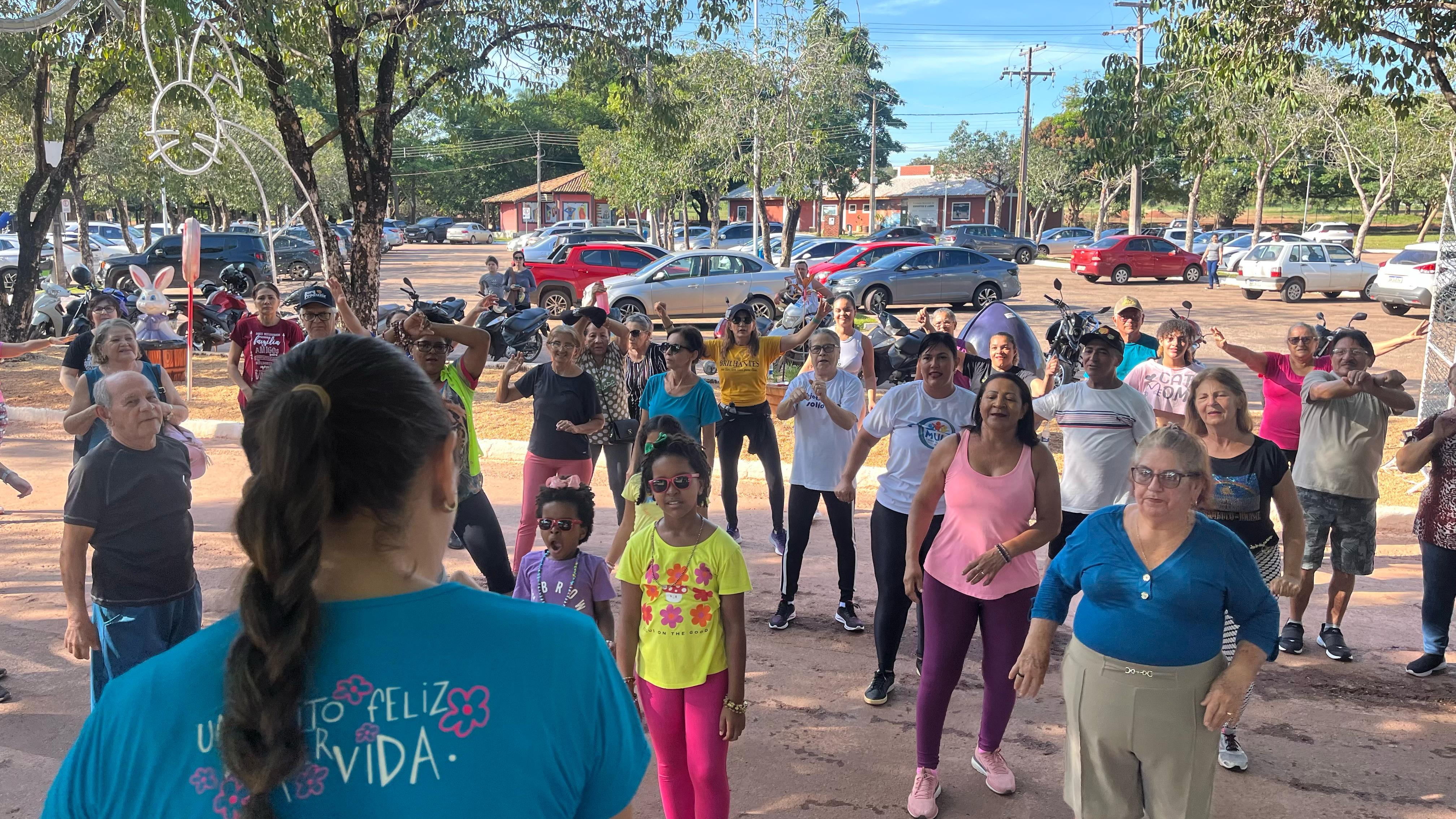 Aula de dança foi uma das atividades oferecidas na ação