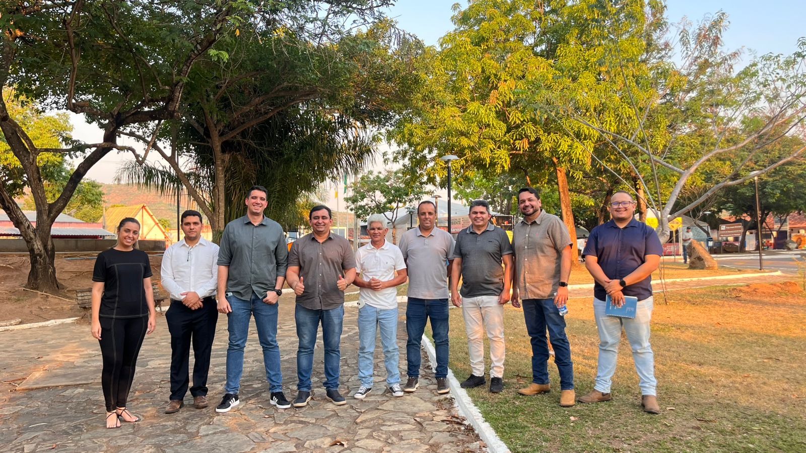 Também estiveram na visita, o secretário executivo da Sedeem, Fredim do Povo, a chefe de gabinete Mayra de Paula; o superintendente de Indústria e Comércio, Weiller Castro; o superintendente de Empreendedorismo, Irailson Cabral e o Diretor do Sine, Victor Rodrigues.