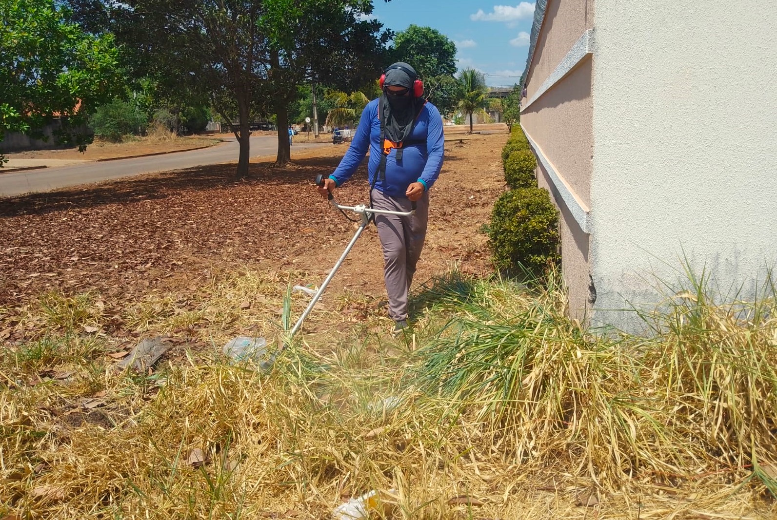 Prefeitura de Palmas intensifica serviços de limpeza e manutenção em diferentes regiões da Capital nesta sexta-feira, 26