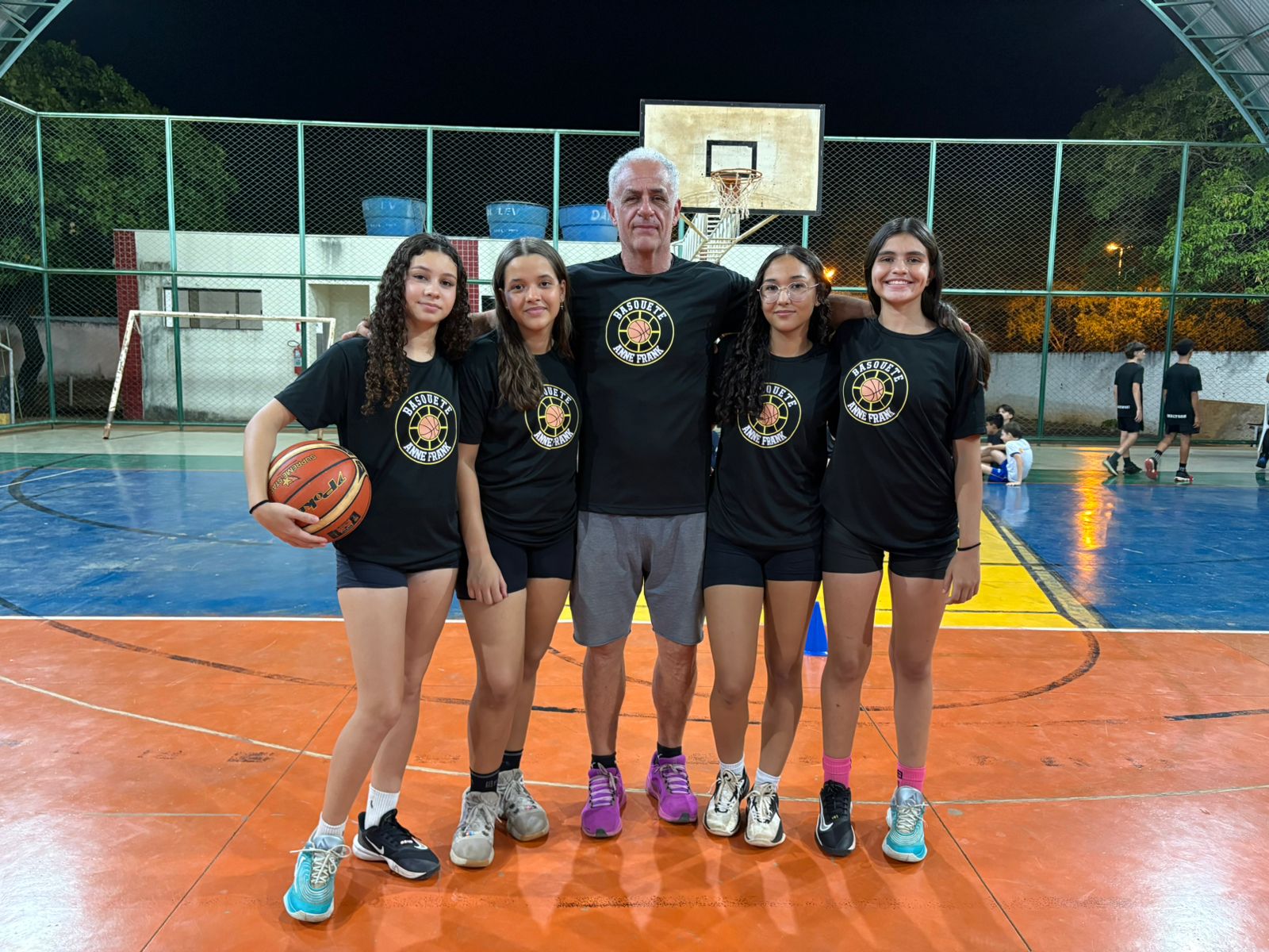 A participação dos times feminino e masculino da escola nos JEB’s é motivo de orgulho e reconhecimento ao esforço coletivo de alunos