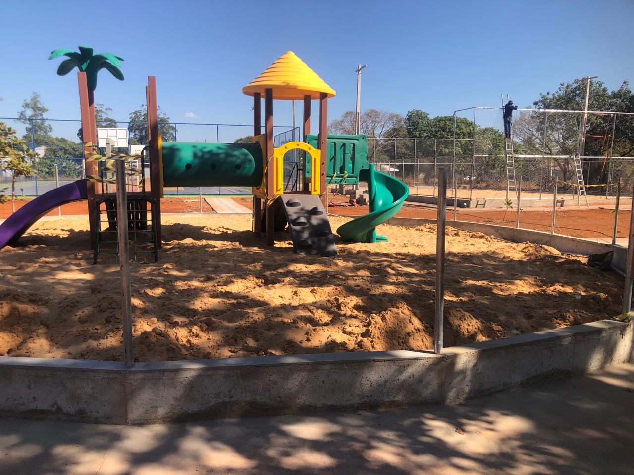 Parquinho infantil está praticamente pronto
