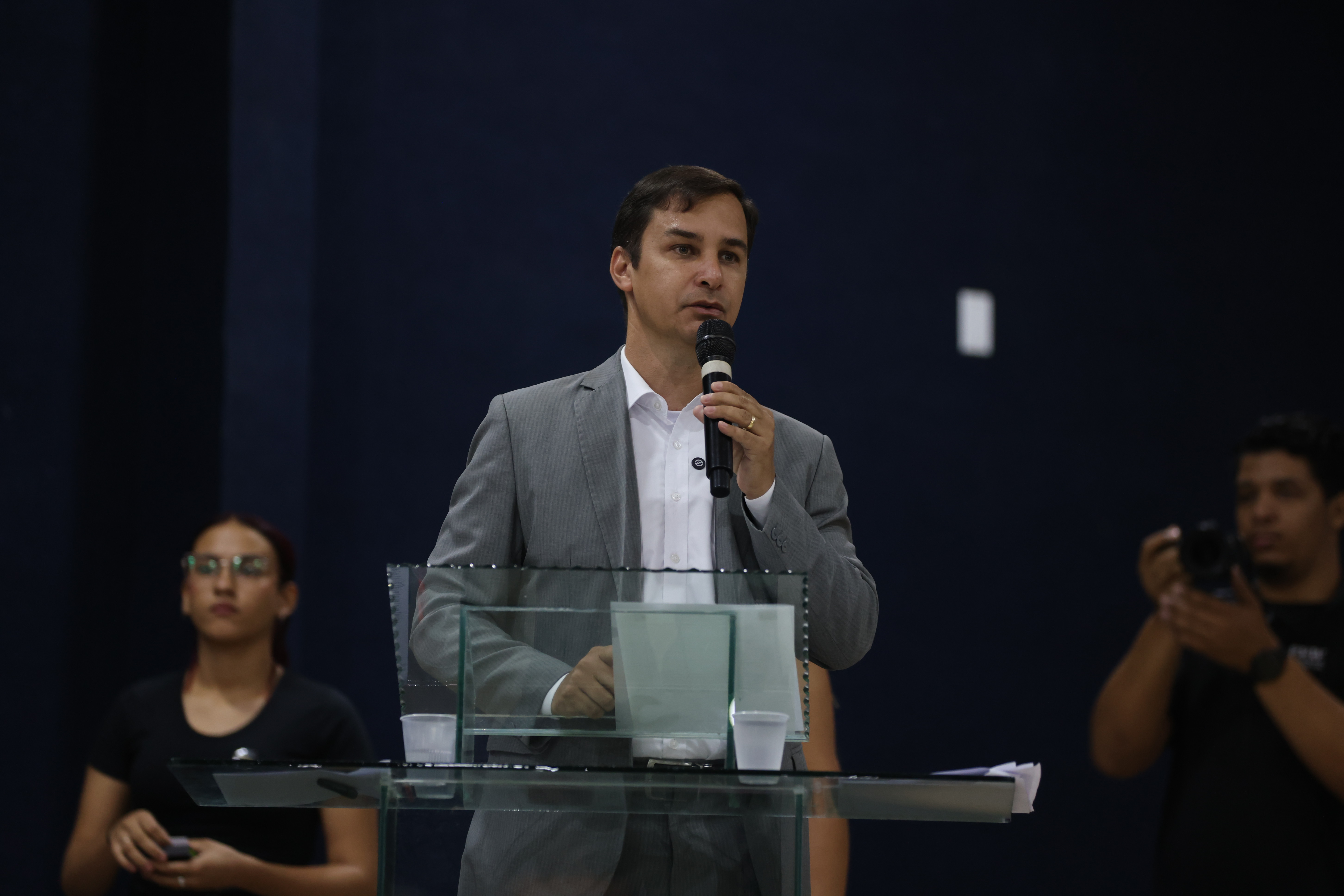 Prefeito em exercício, Carlos Velozo, durante abertura da Superliga das Américas de Voleibol Adaptado à Melhor Idade