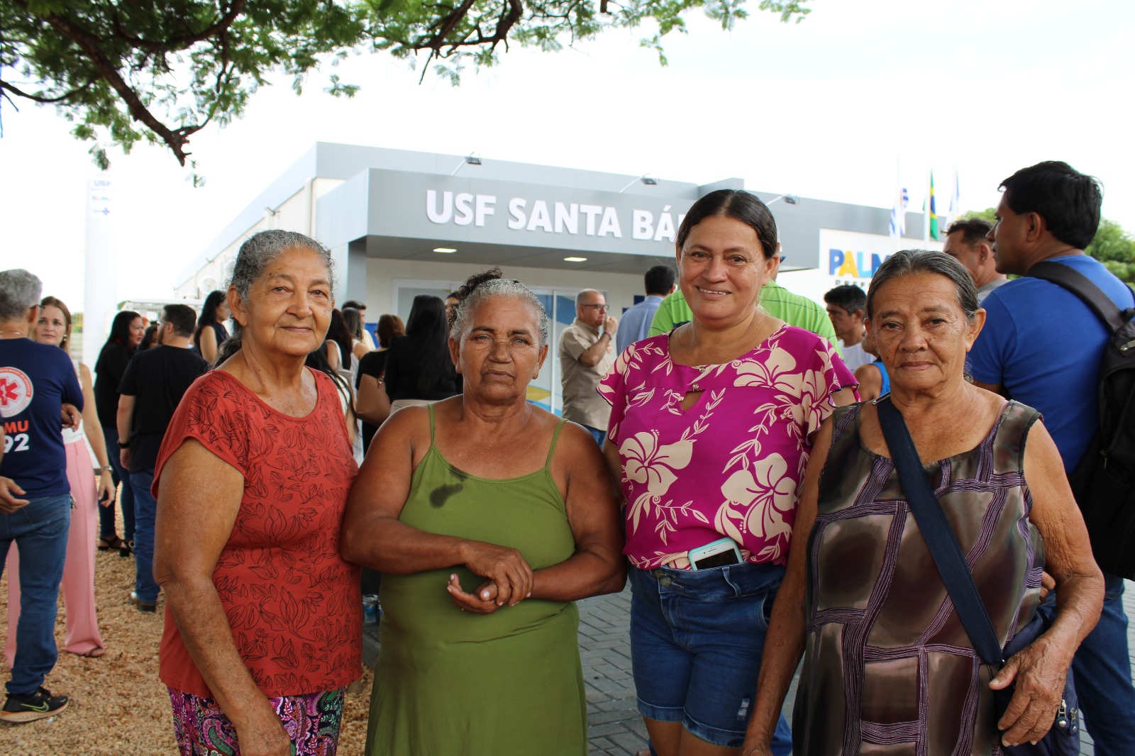 Pacientes da unidade, Creonice Leondas , Teresinha de Jesus Almeida , Andrea Silva  e Maria de Jesus Silva  ficaram satisfeitas com a transformação do espaço