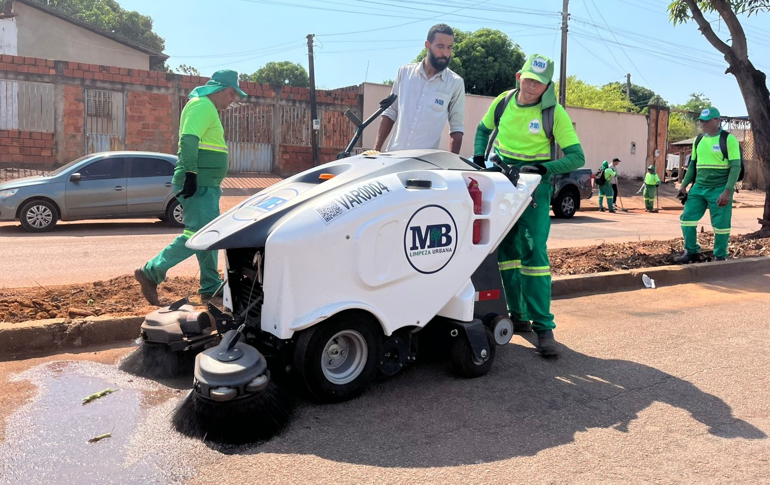 Prefeitura de Palmas testa varredeira elétrica para modernizar limpeza urbana da Capital