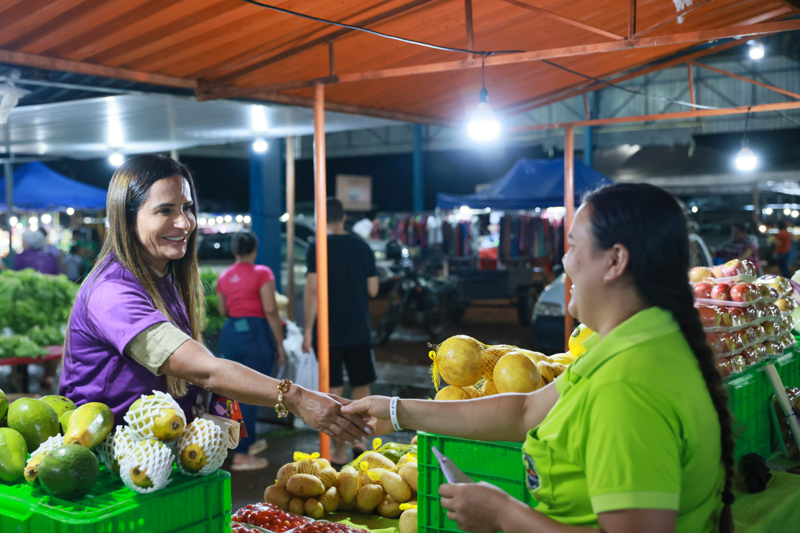Blitz educativa na Feira da Arse 112 leva conscientização sobre direitos femininos