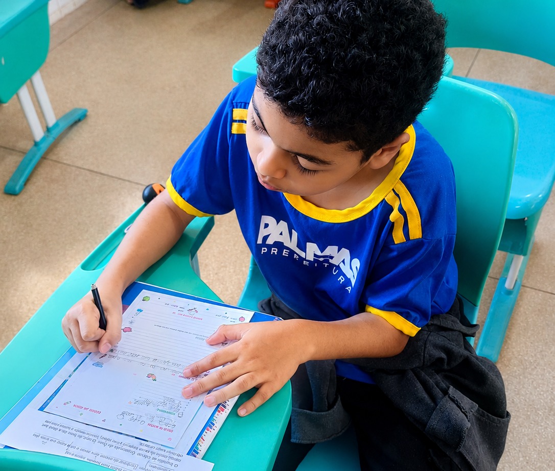 Estudantes da Escola Aurélio Buarque transformam receitas em livro e aprendizado