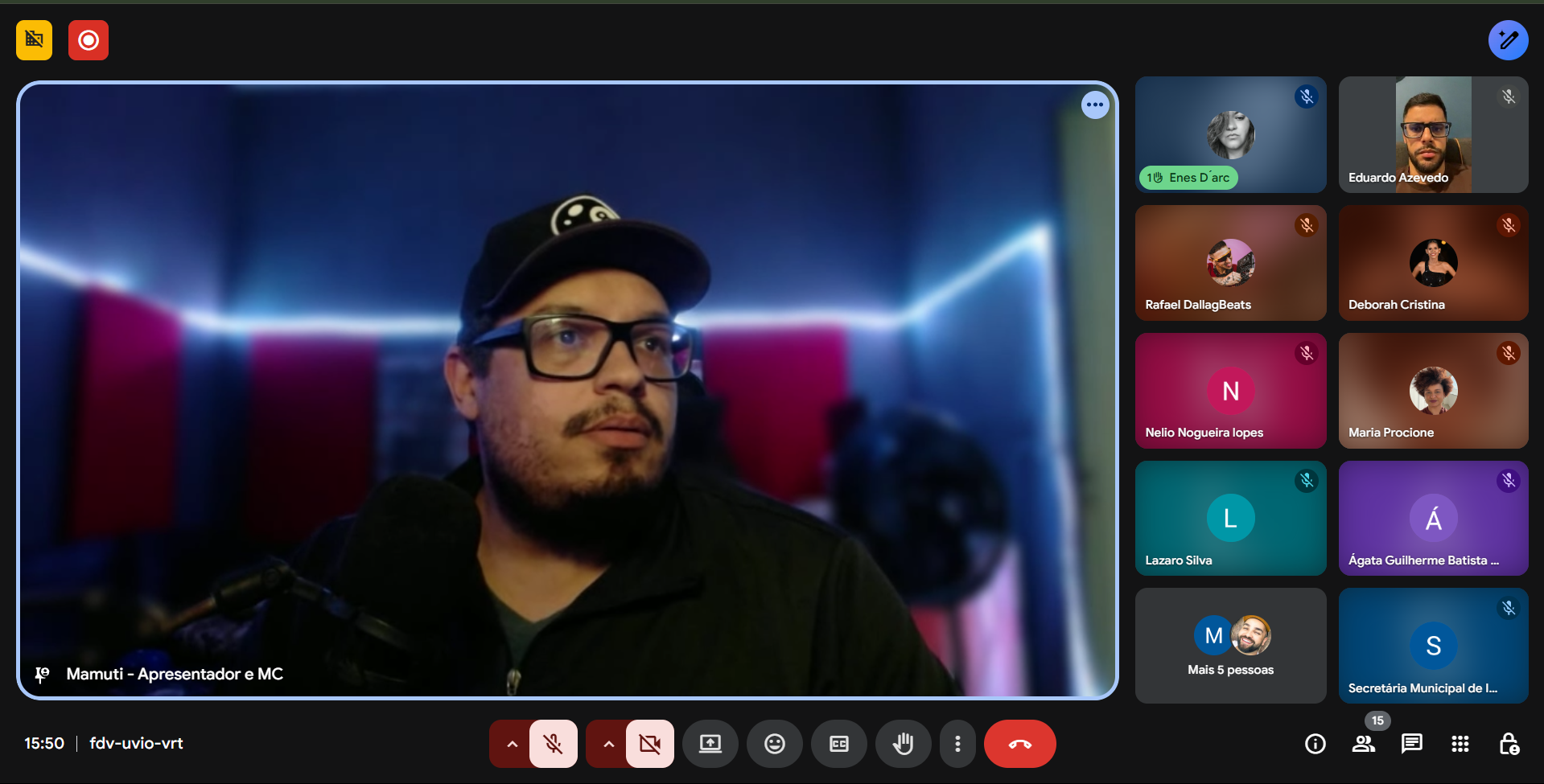 MC Mamuti compartilhou sua trajetória e destacou a história das batalhas de rima durante a oficina 