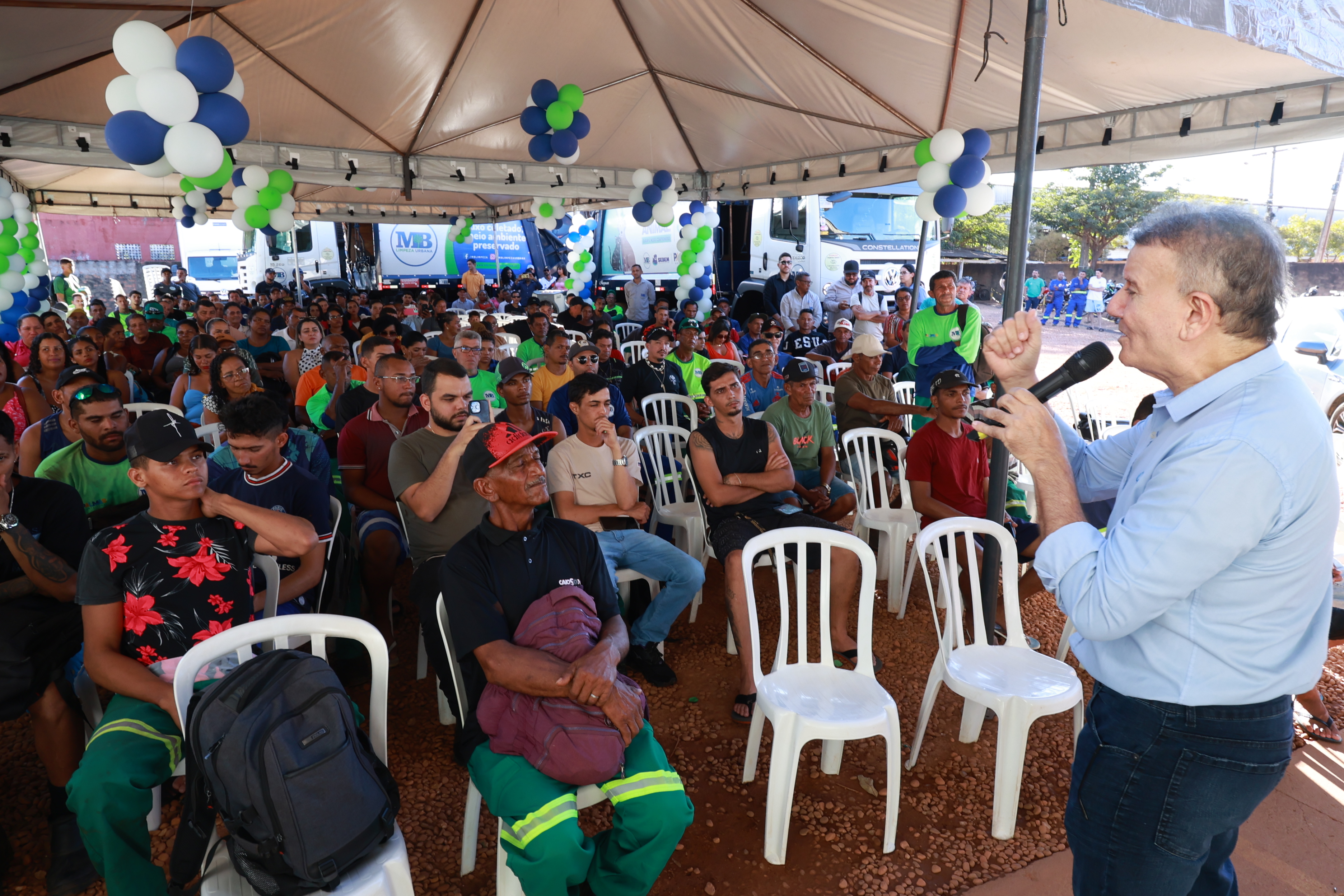 Prefeito Eduardo Siqueira Campos participa de homenagem a trabalhadores da limpeza pública
