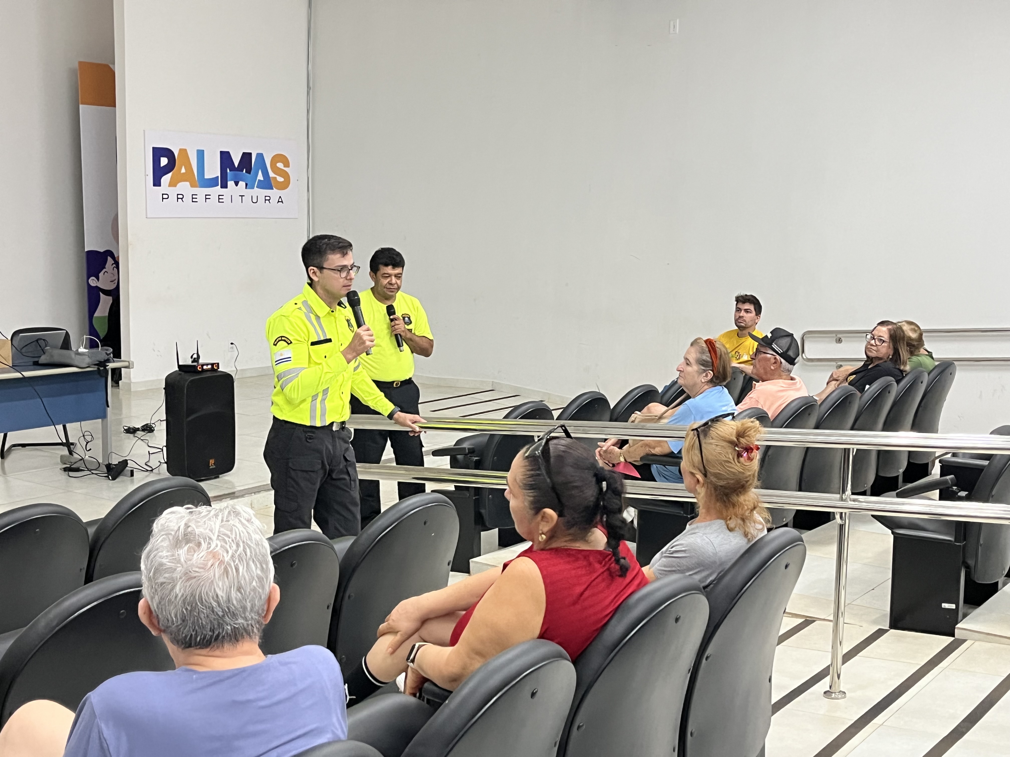 Em Palmas, ação educativa do Maio Amarelo reforça segurança no trânsito para idosos
