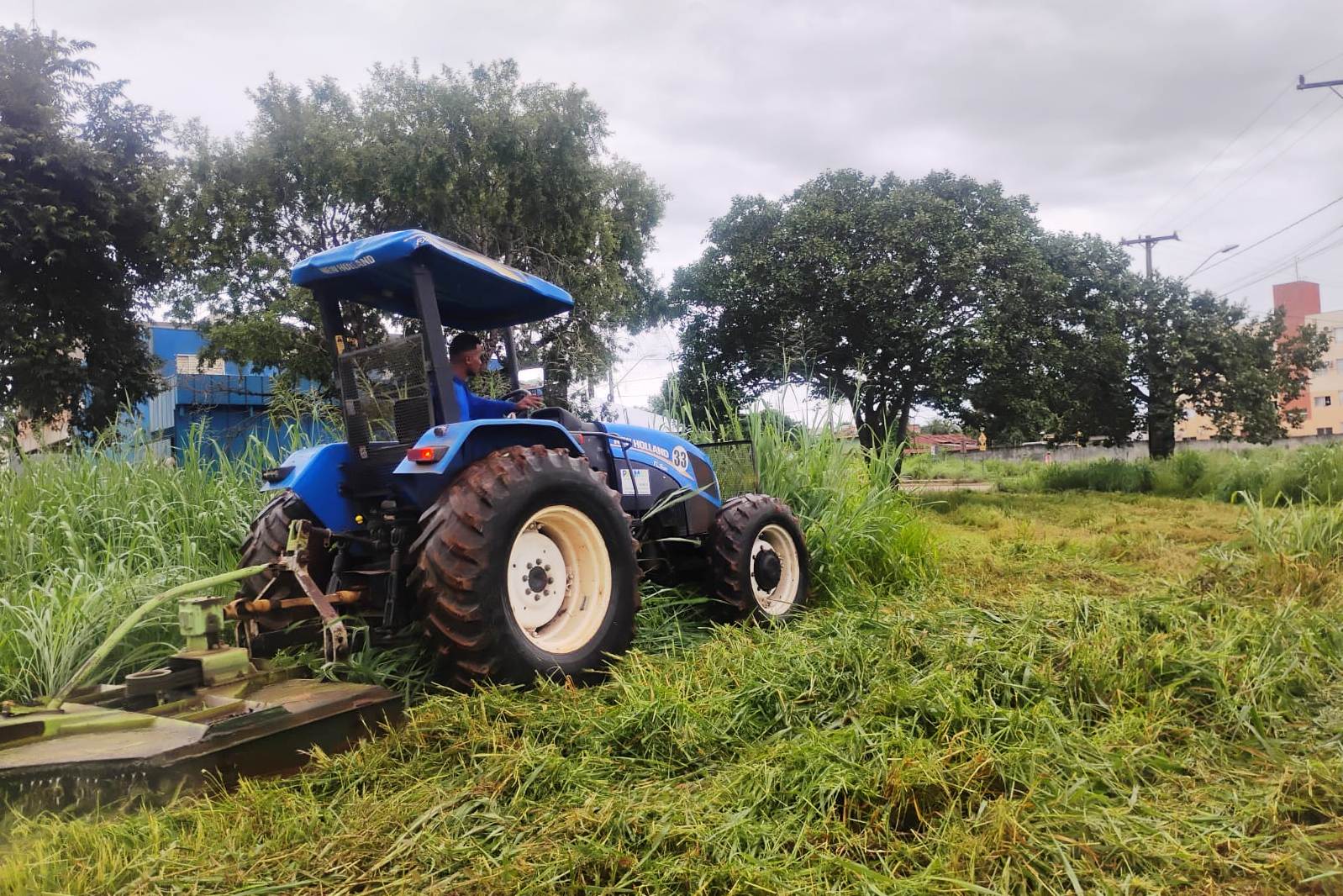 Prefeitura amplia serviço de roçagem na região norte de Palmas