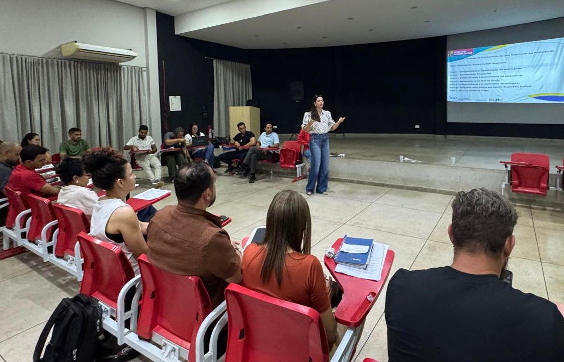 Mediadora Letícia Milhomem Marinho explicou a importância de adentrar o universo dos adolescentes - Foto: Divulgação