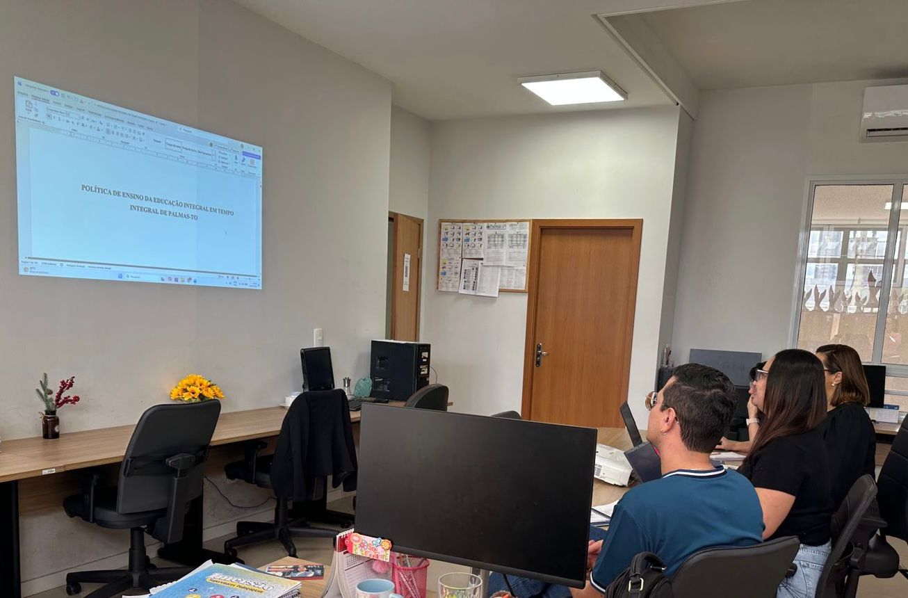Participaram representantes da gestão do Ensino Fundamental, da equipe de currículo e da coordenação técnica do município - Foto: divulgação