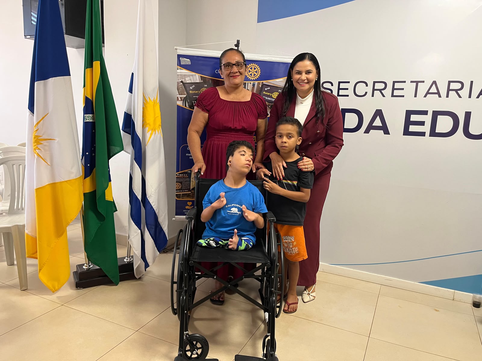  Maíra Cristina Silva, mãe do Gabriel Barbosa e Davi Emanuel  - e a secretaria Anice Moura - Foto:  João Antonio Morais