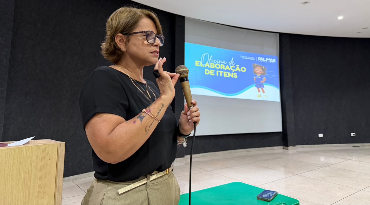 Uma das palestras foi ministrada pela Chefe de Divisão de Avaliação da Semed, Nayjla Lane 