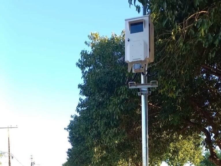 Montagem dos radares segue normas definidas pelo Contran e são verificadas por agentes do Inmetro