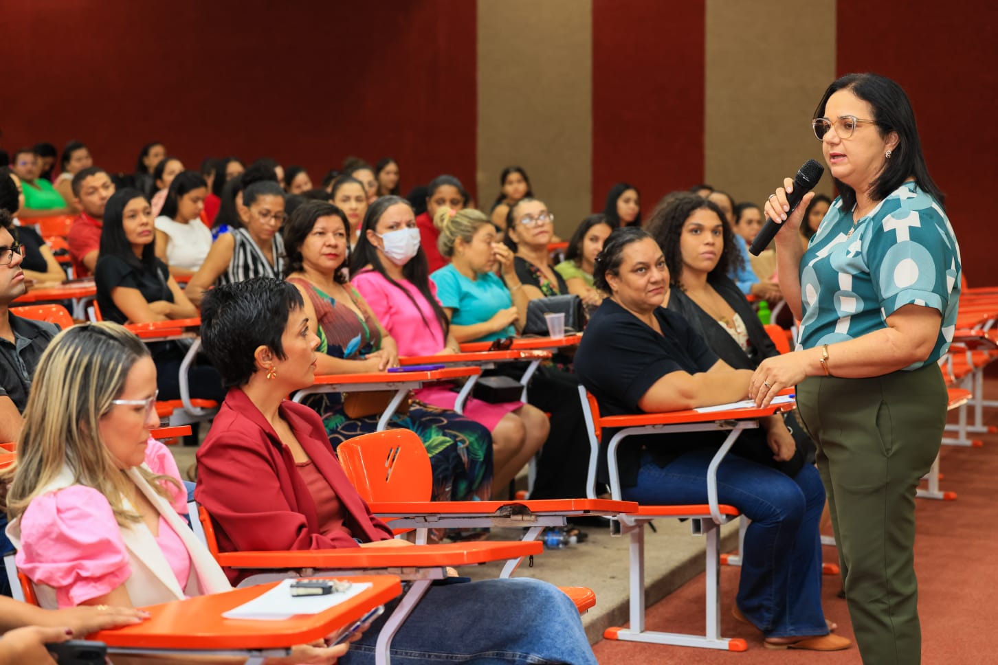 Secretária-executiva pedagógica Cândida Cecília Arruda