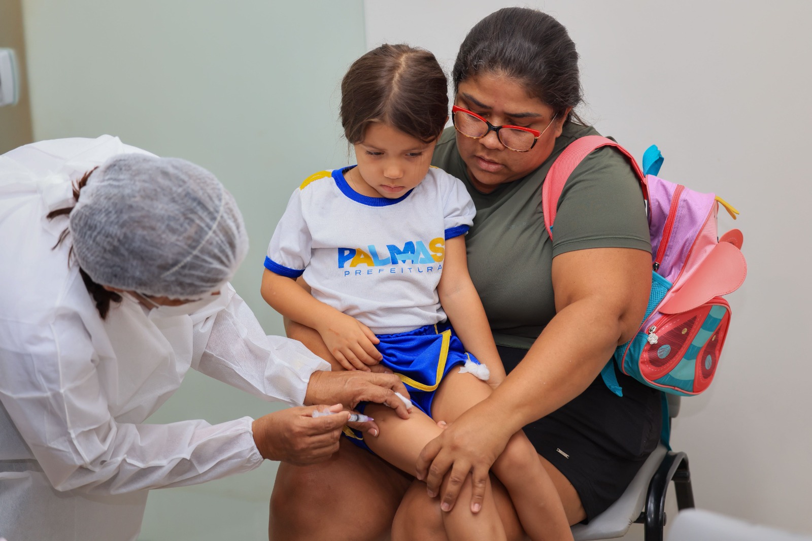 Com quatro anos de idade, Elisa Carvalho tomou vacinas recomendadas para faixa etária
