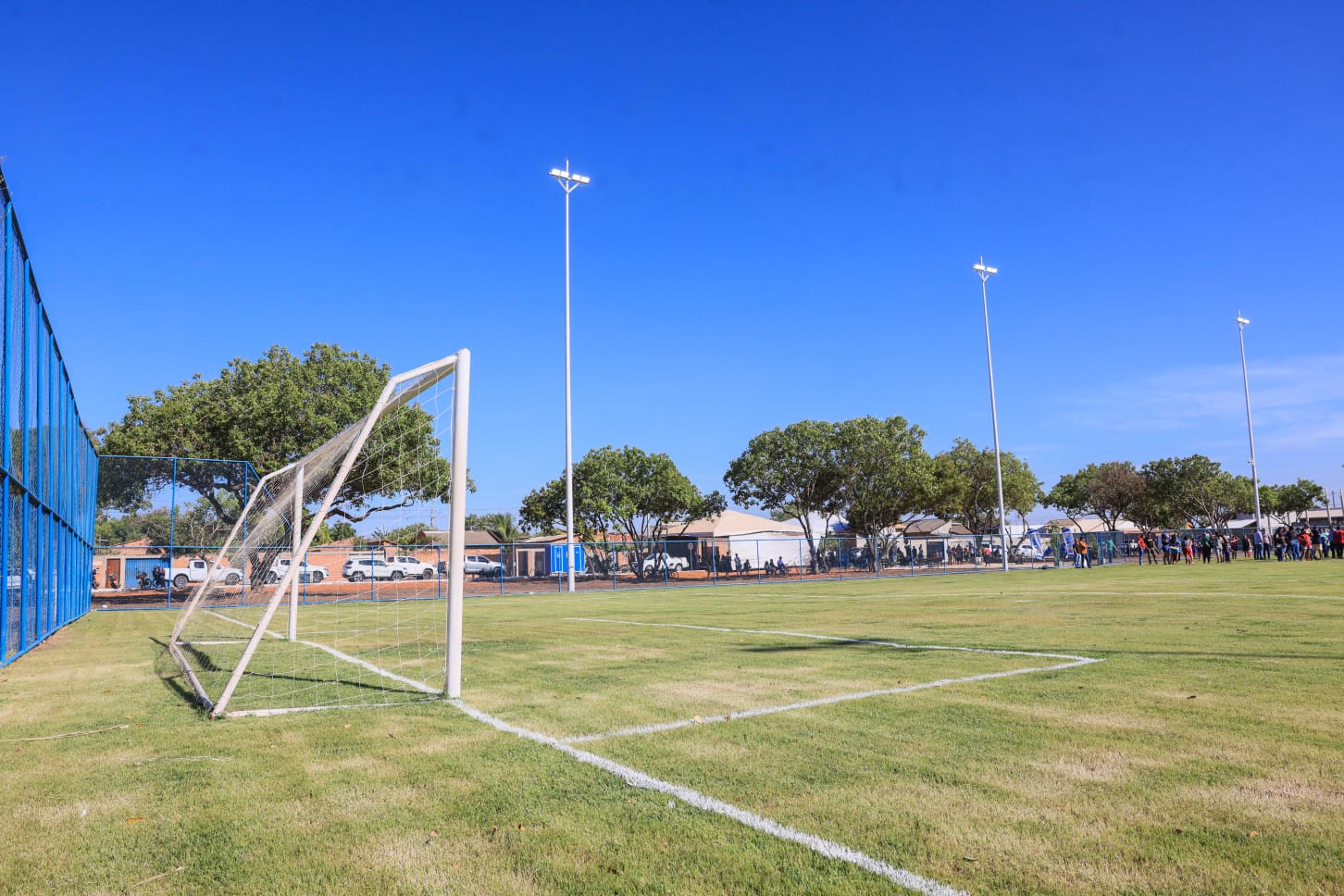 Estrutura possui campo com gramado, sistema de irrigação, drenagem, iluminação e poço artesiano