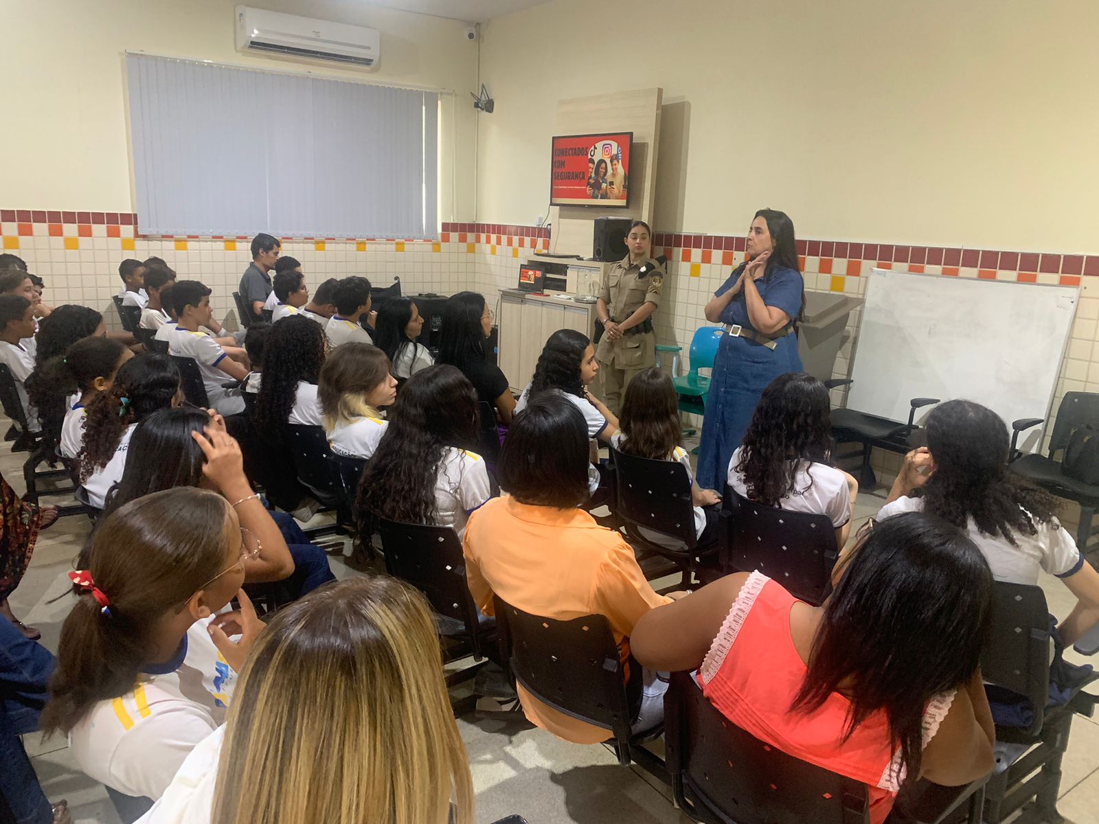 Diretora da escola, Luciana Malagó, falou da necessidade de combater as diversas formas de violência no espaço educacional