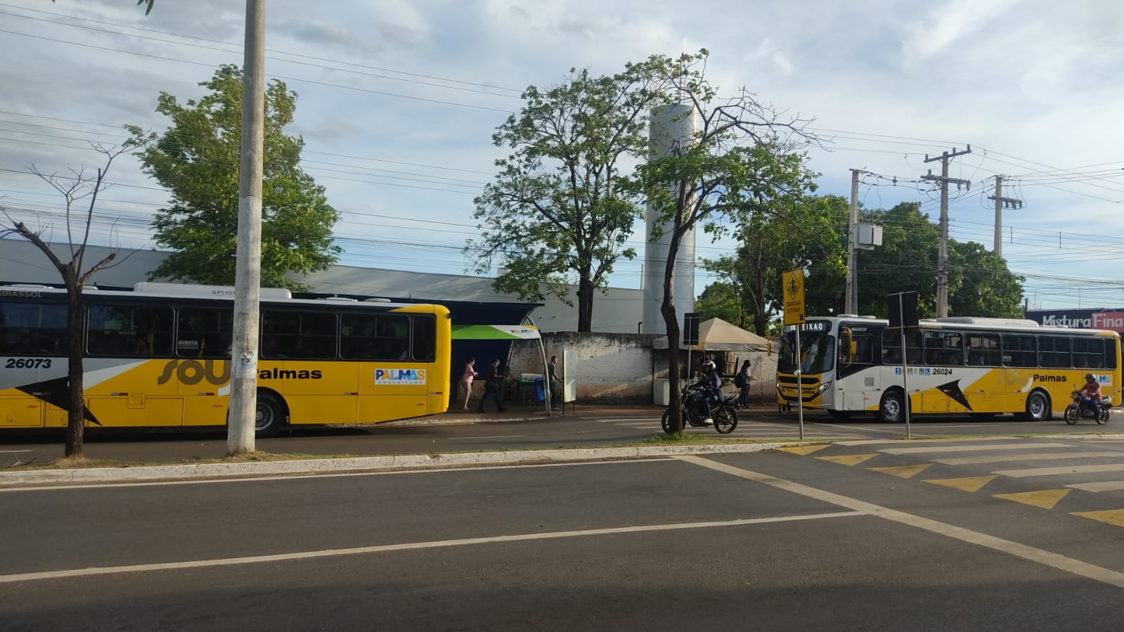 Movimento na estação Xerente no início da operação da frota do transporte coletivo