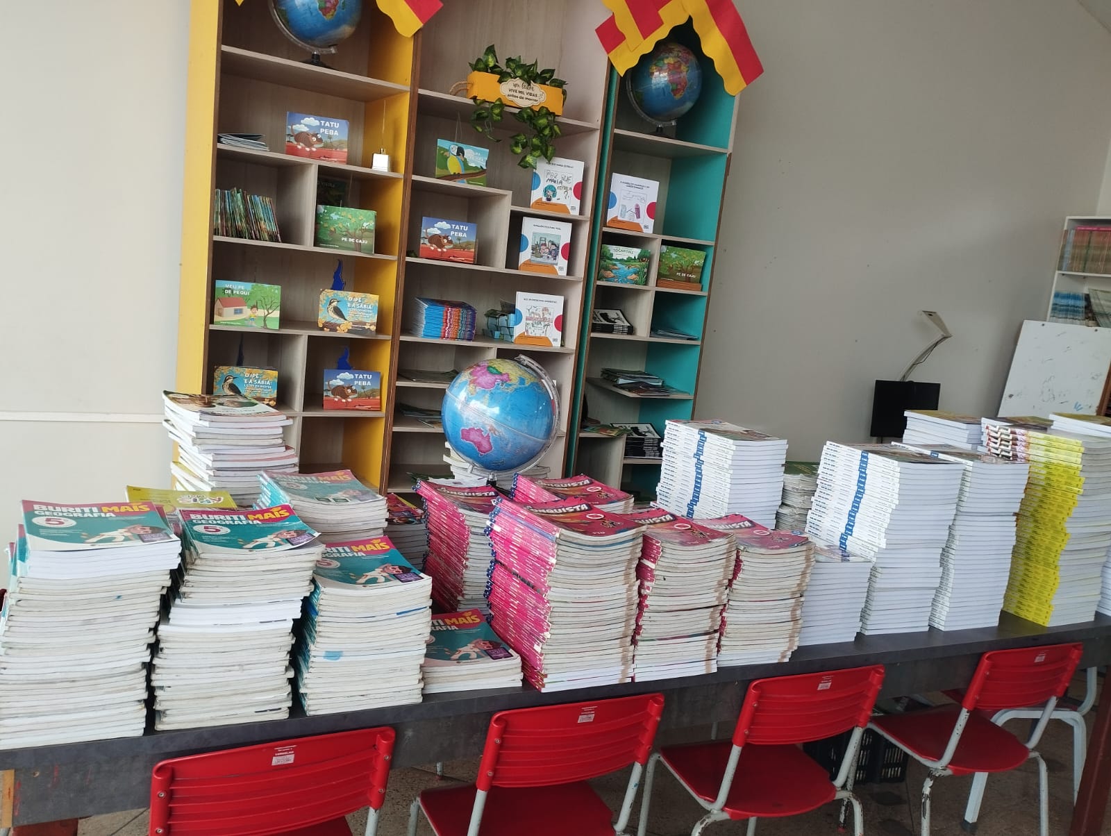 Prefeitura distribuirá mais de 100 mil livros didáticos novos para atender alunos do Ensino Fundamental de Palmas