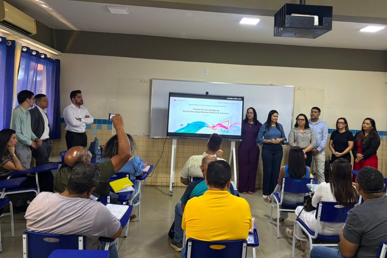 Professores da Escola Mestre Pacífico participam de formação tecnológica