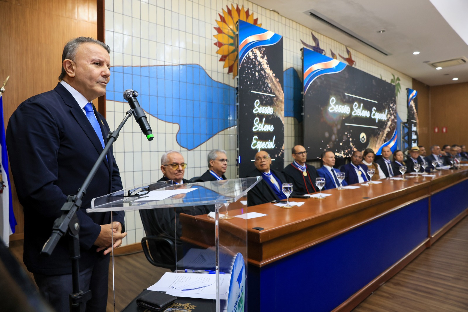 Prefeito Eduardo Siqueira Campos participa de sessão solene em homenagem aos 37 anos do TCE-TO
