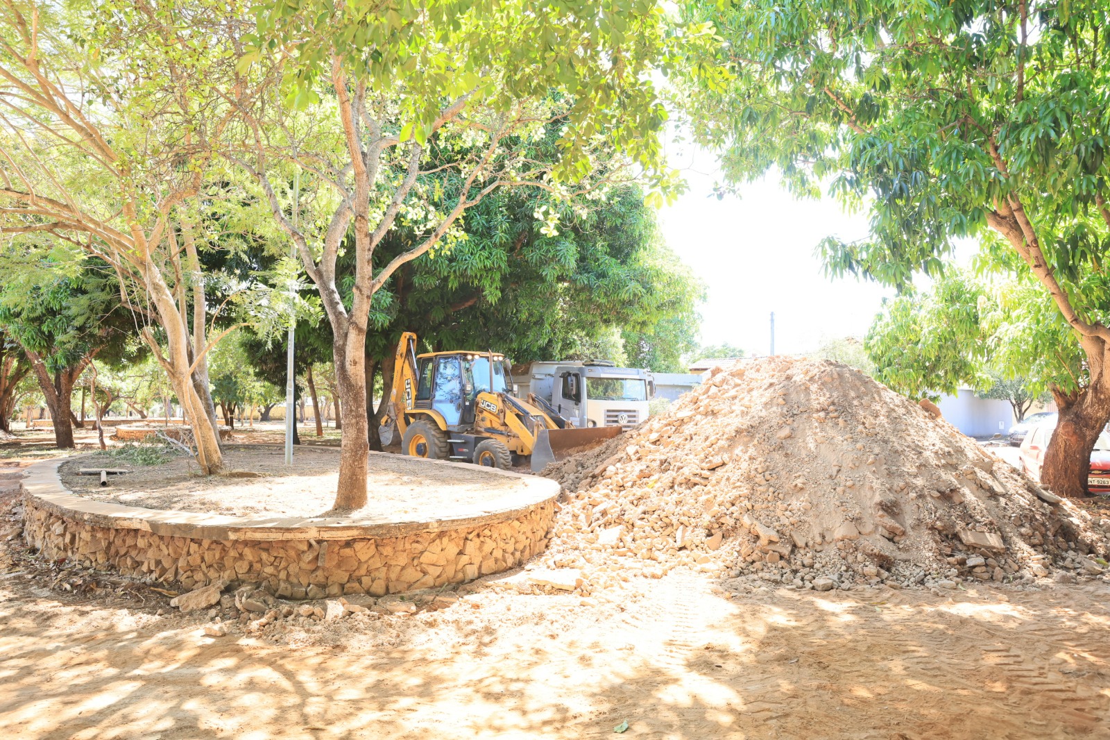 Prefeitura de Palmas inicia revitalização completa da praça da Arne 12