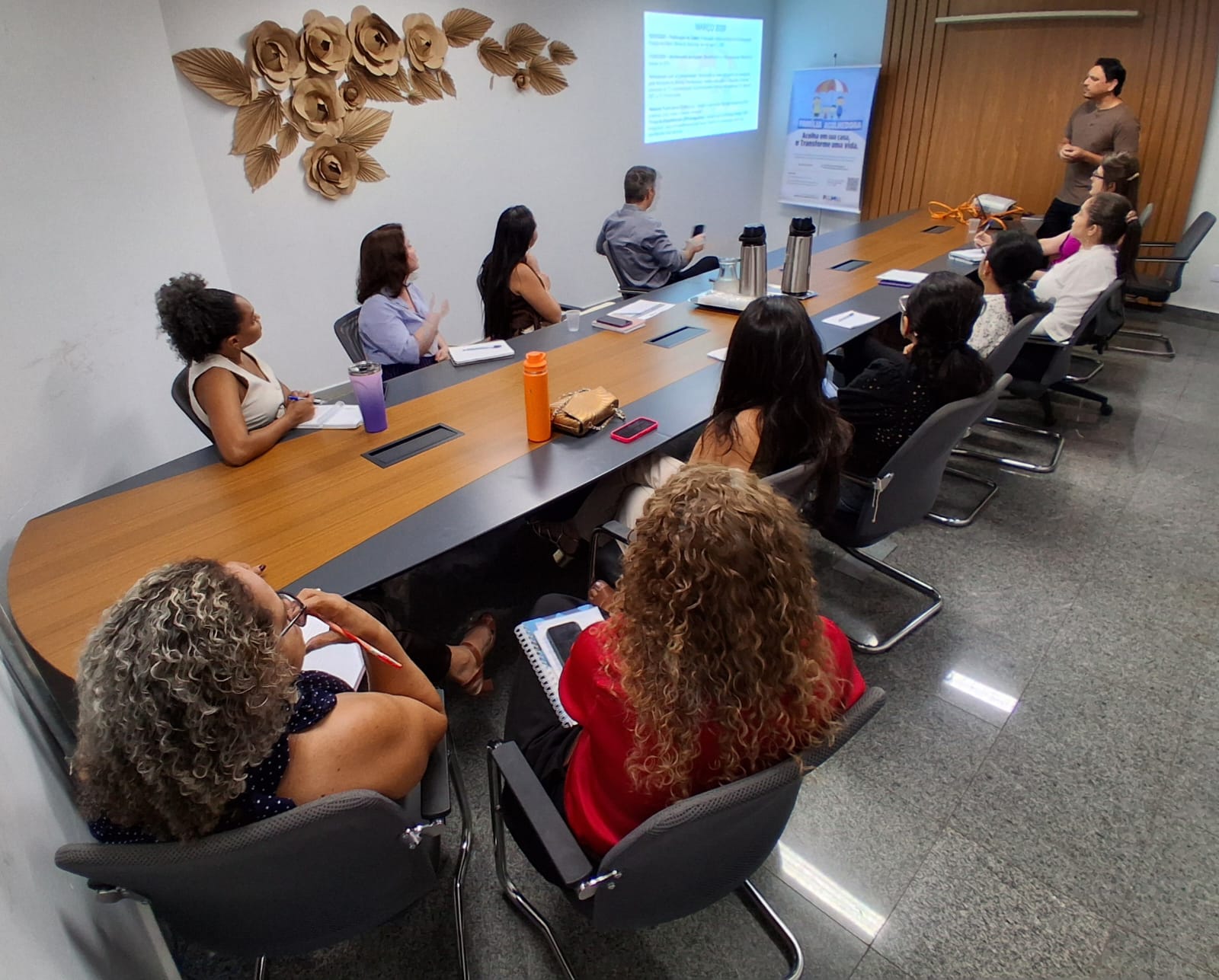 Grupo de trabalho discute implantação do Serviço Família Acolhedora em Palmas