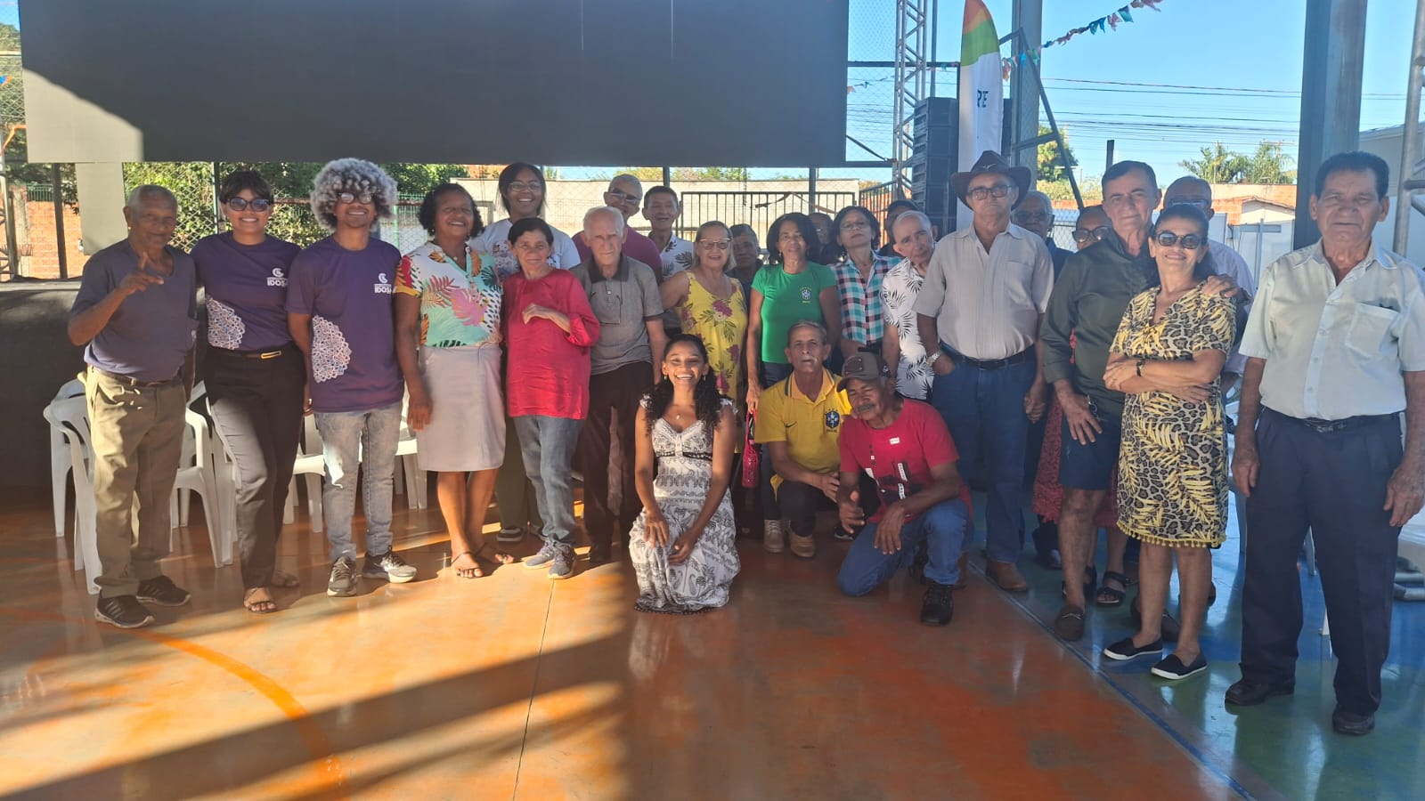 Idosos participam de ação do Junho Violeta com teatro educativo no Cras Javaé