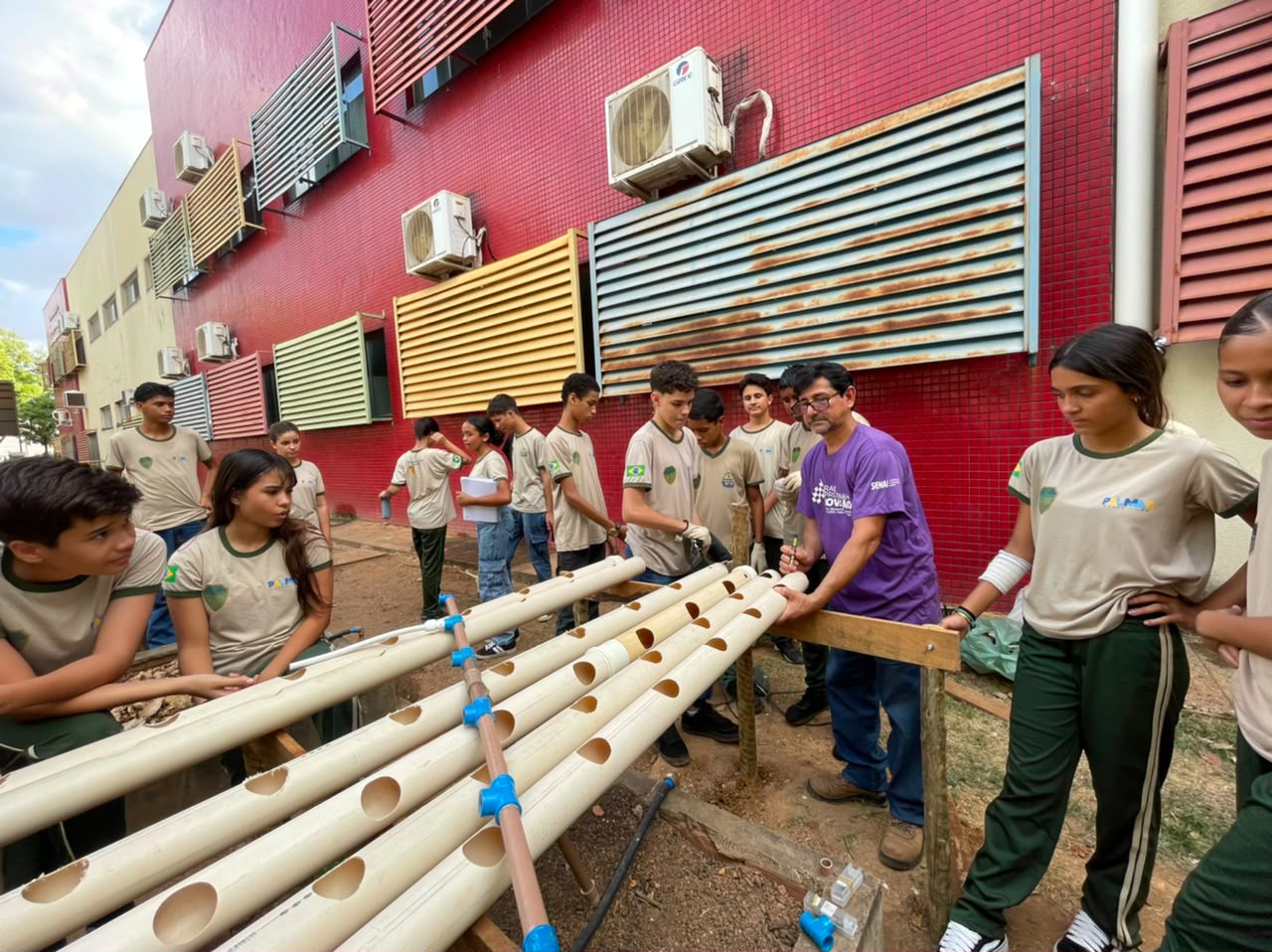 Alunos da ETI Caroline Campelo aprendem sobre empreendedorismo e sustentabilidade com curso de Horta Hidropônica