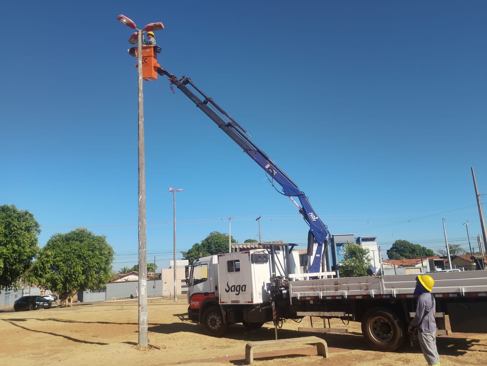 Setor Sul e Santa Bárbara recebem serviços de manutenção da iluminação pública