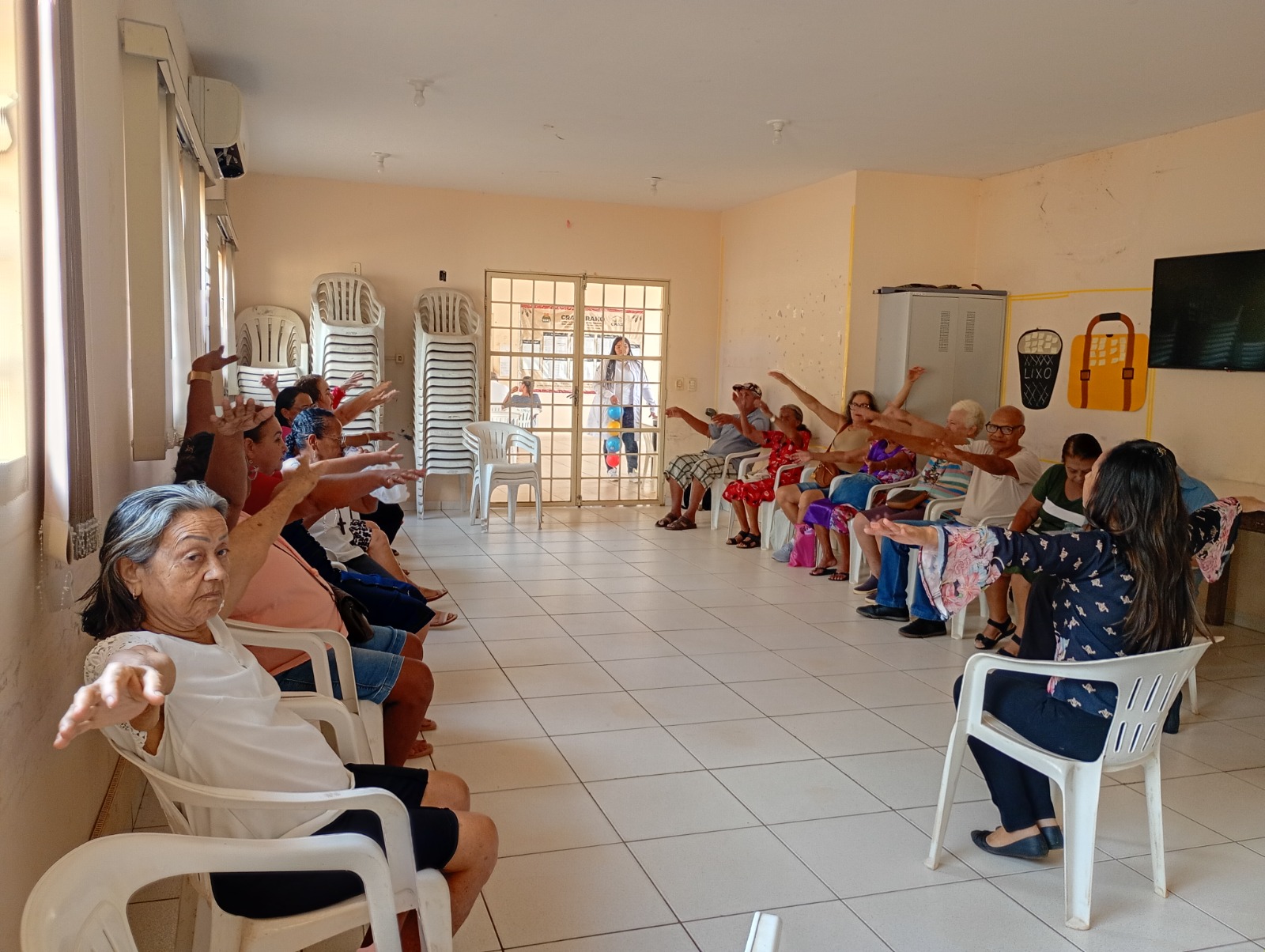 Cras Krahô promove atividade sobre saúde emocional com pessoas idosas na Arse 131
