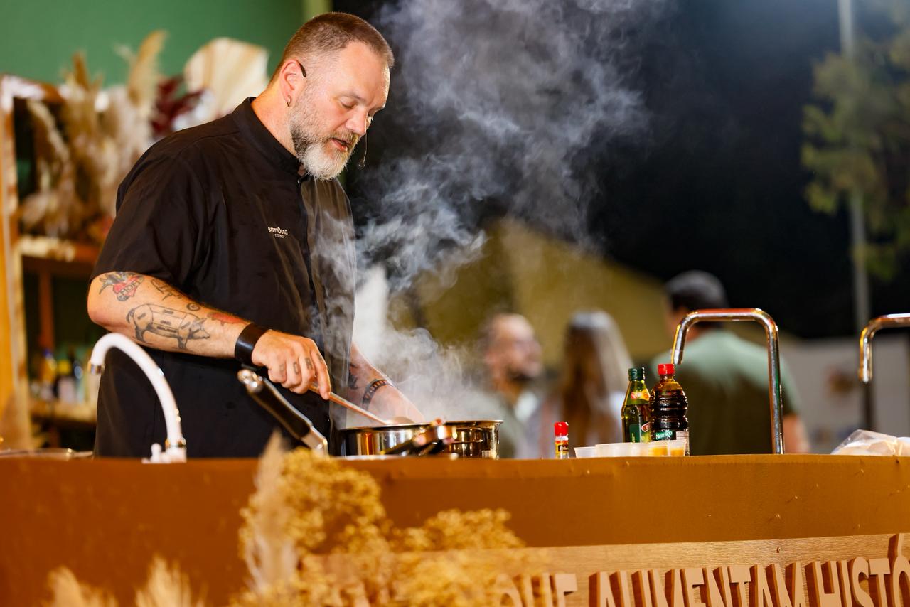 Encontro de Gigantes e chef Jimmy Ogro movimentam Cozinha Show na primeira  noite do FGT 2026