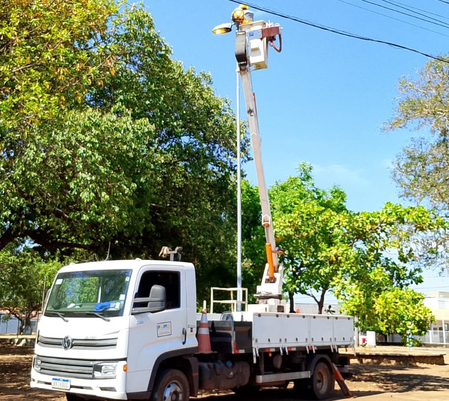 Palmas reforça manutenção da iluminação pública em praças de diferentes regiões da Capital