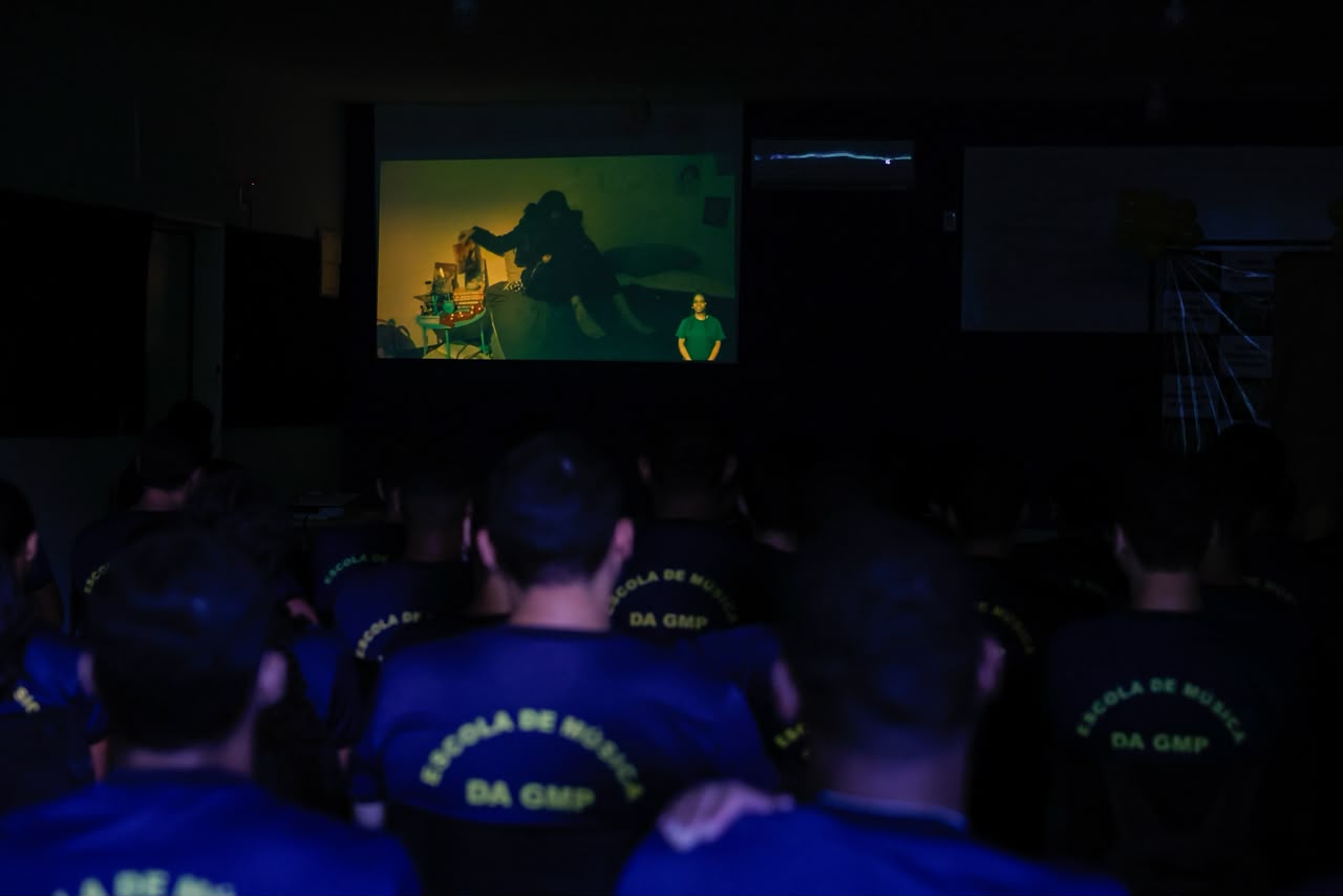 Alunos da Escola de Música da Guarda Metropolitana participam de sessão de cinema e dinâmica sobre saúde mental