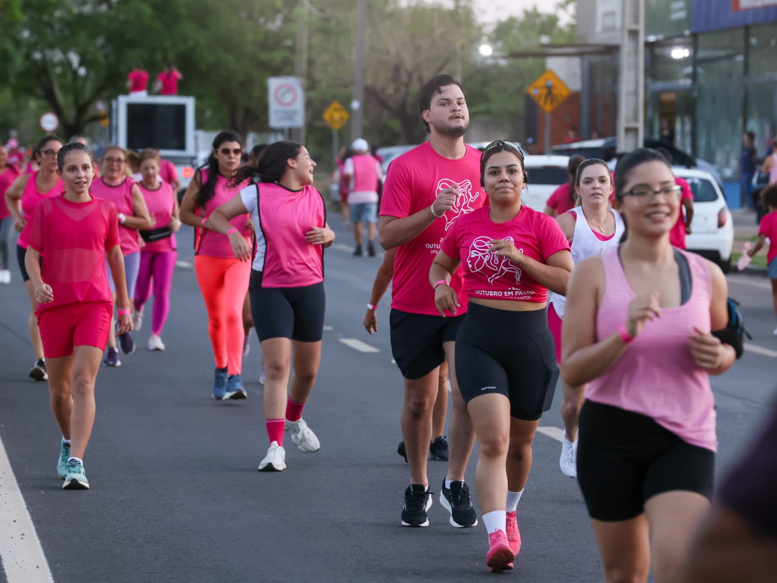 Em Palmas, corrida Outubro em Passos reúne comunidade e reforça prevenção ao câncer de mama e do colo do útero